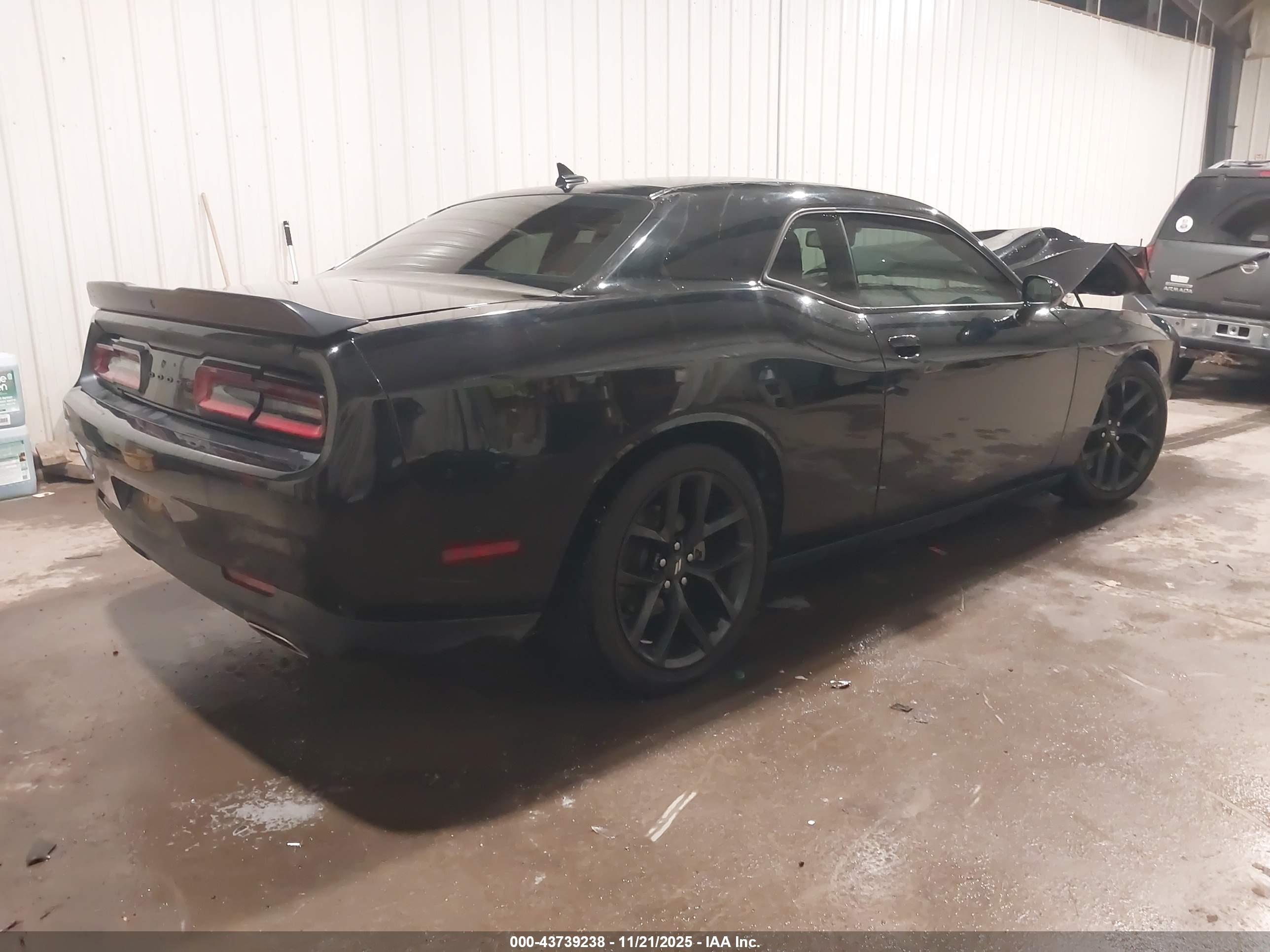 DODGE CHALLENGER image 4