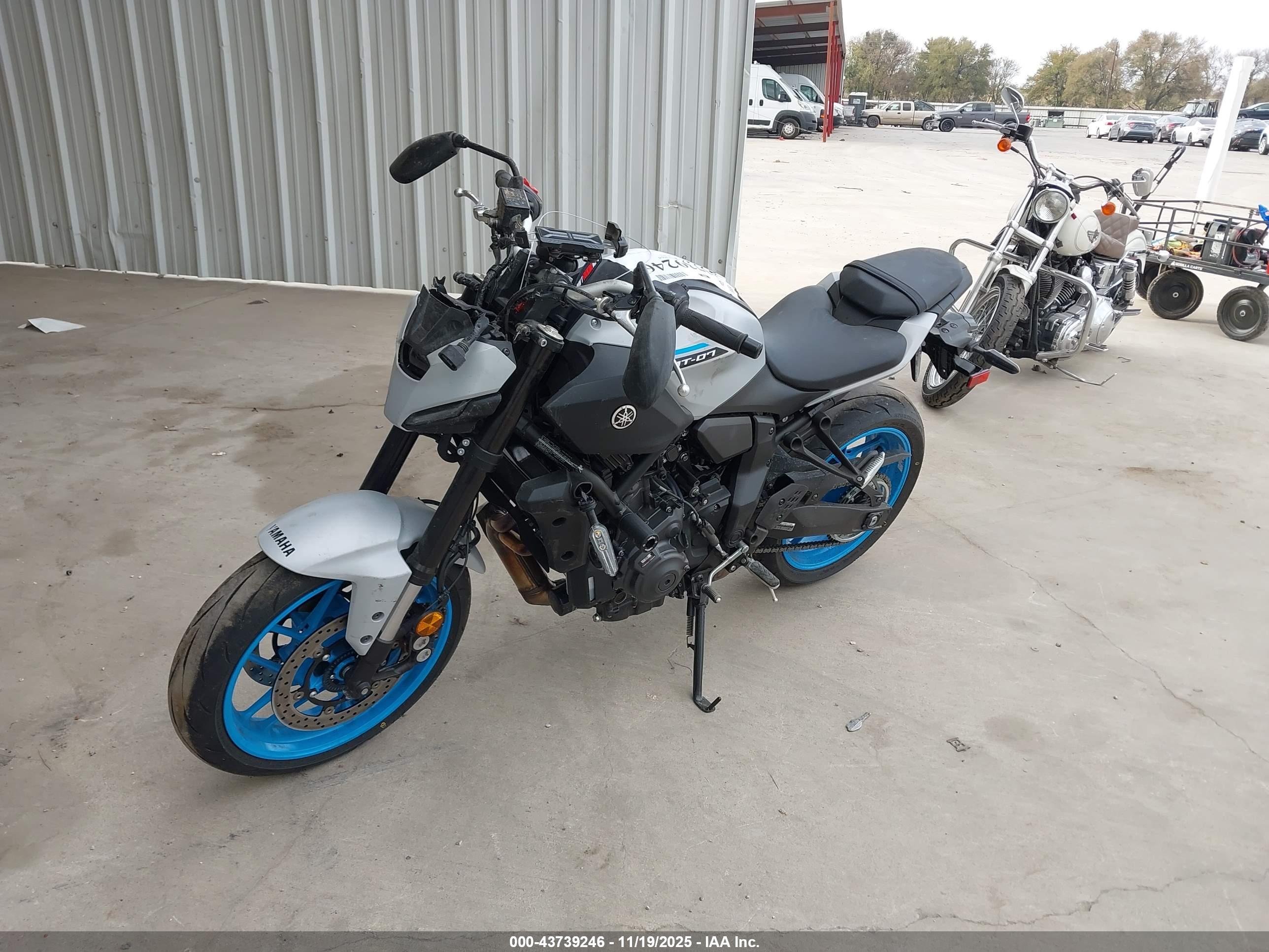 YAMAHA MTN690 image 2