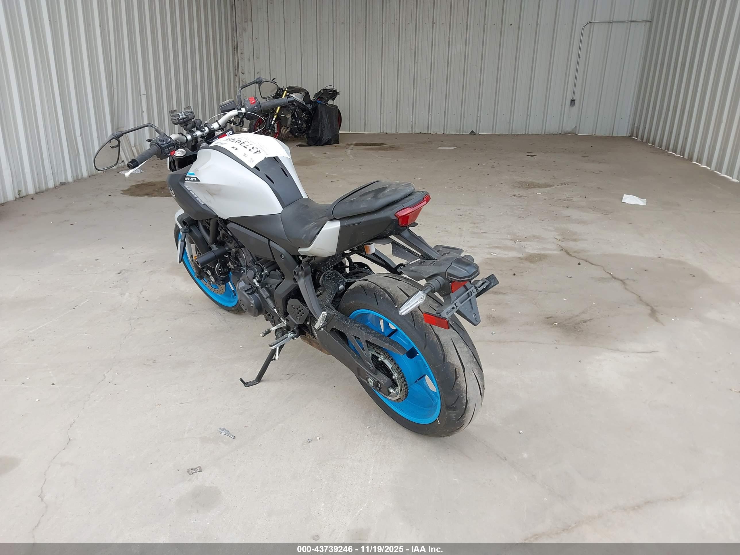 YAMAHA MTN690 image 3