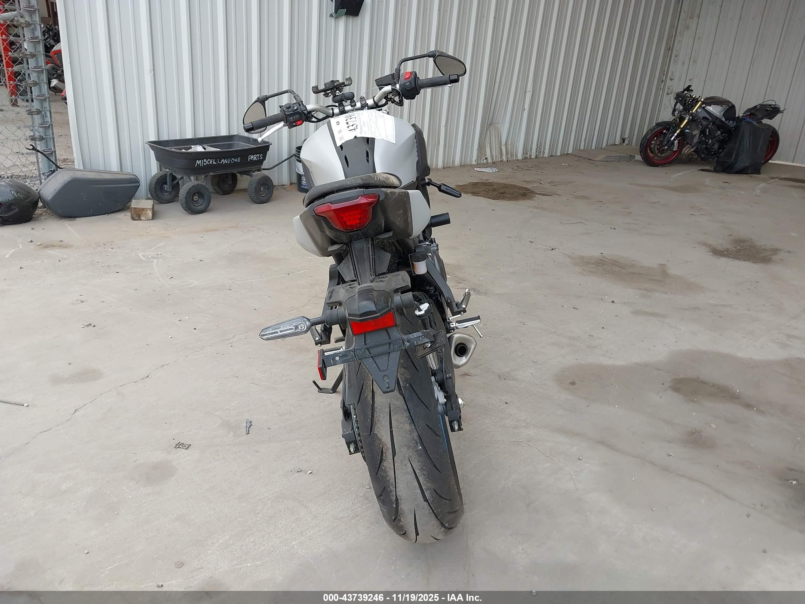 YAMAHA MTN690 image 6