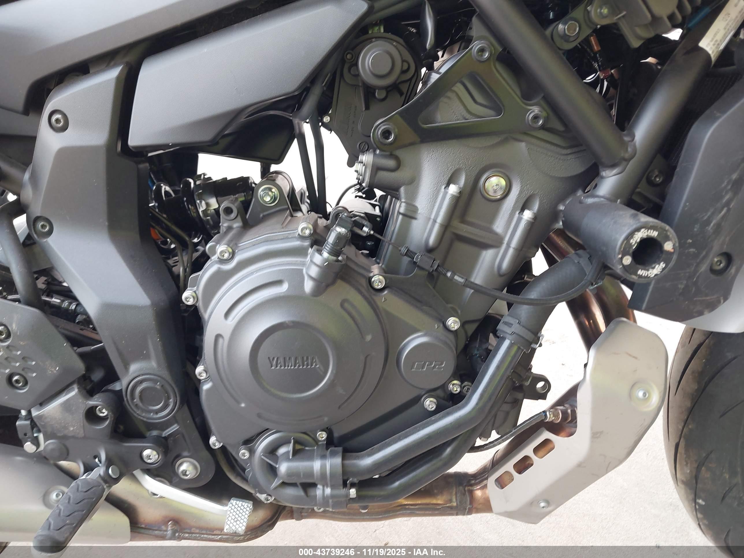 YAMAHA MTN690 image 8