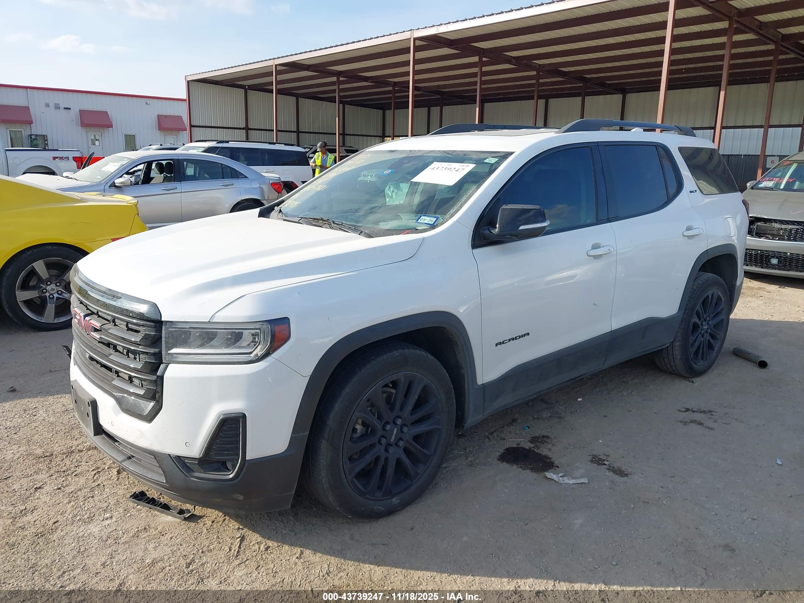 GMC ACADIA image 2