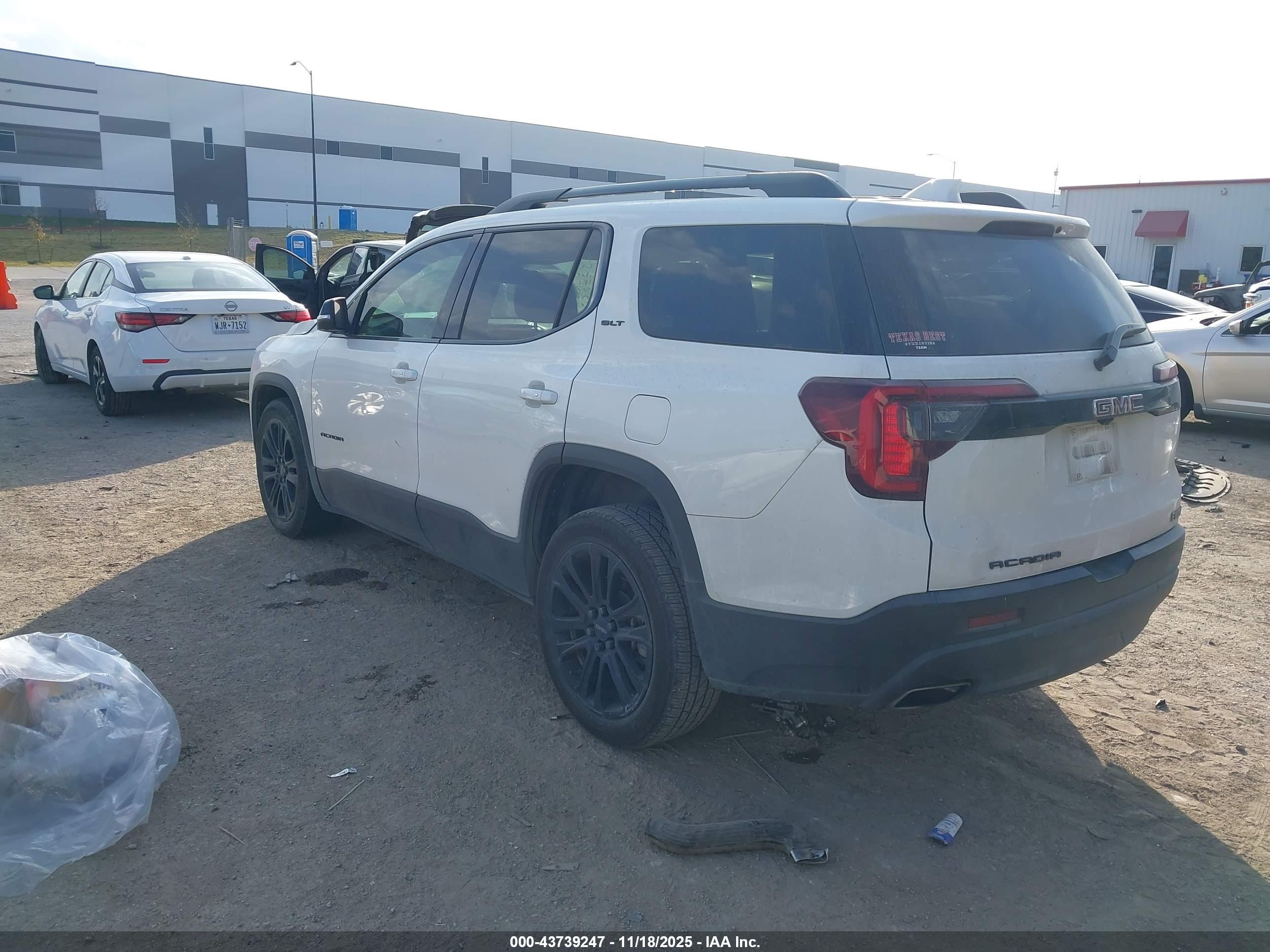 GMC ACADIA image 3