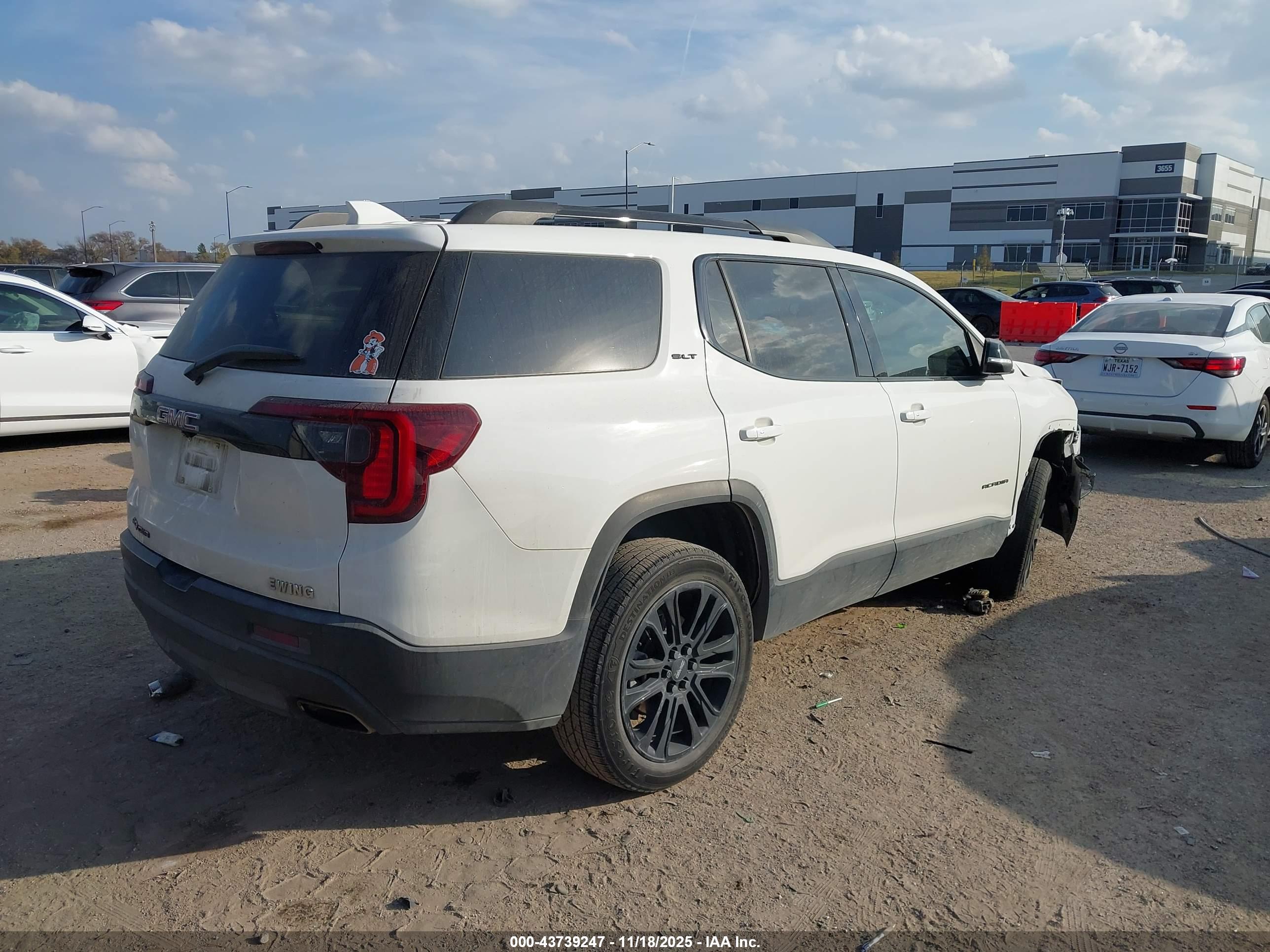GMC ACADIA image 4
