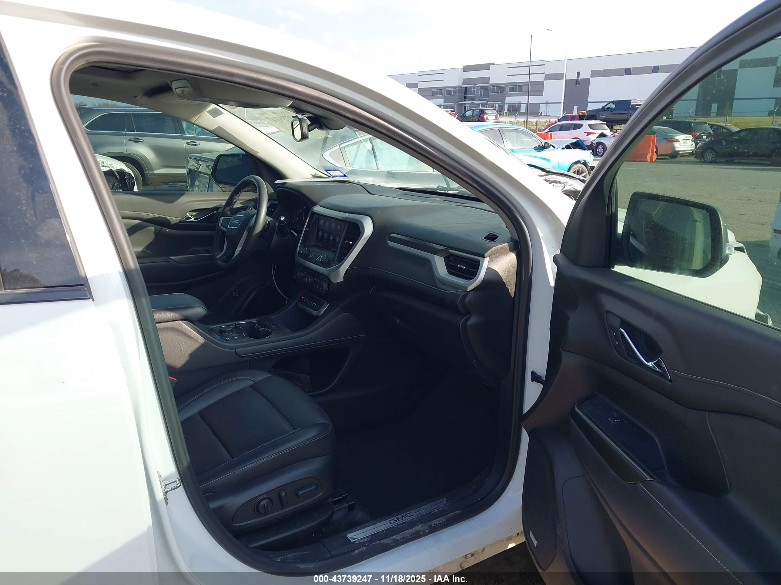 GMC ACADIA image 5