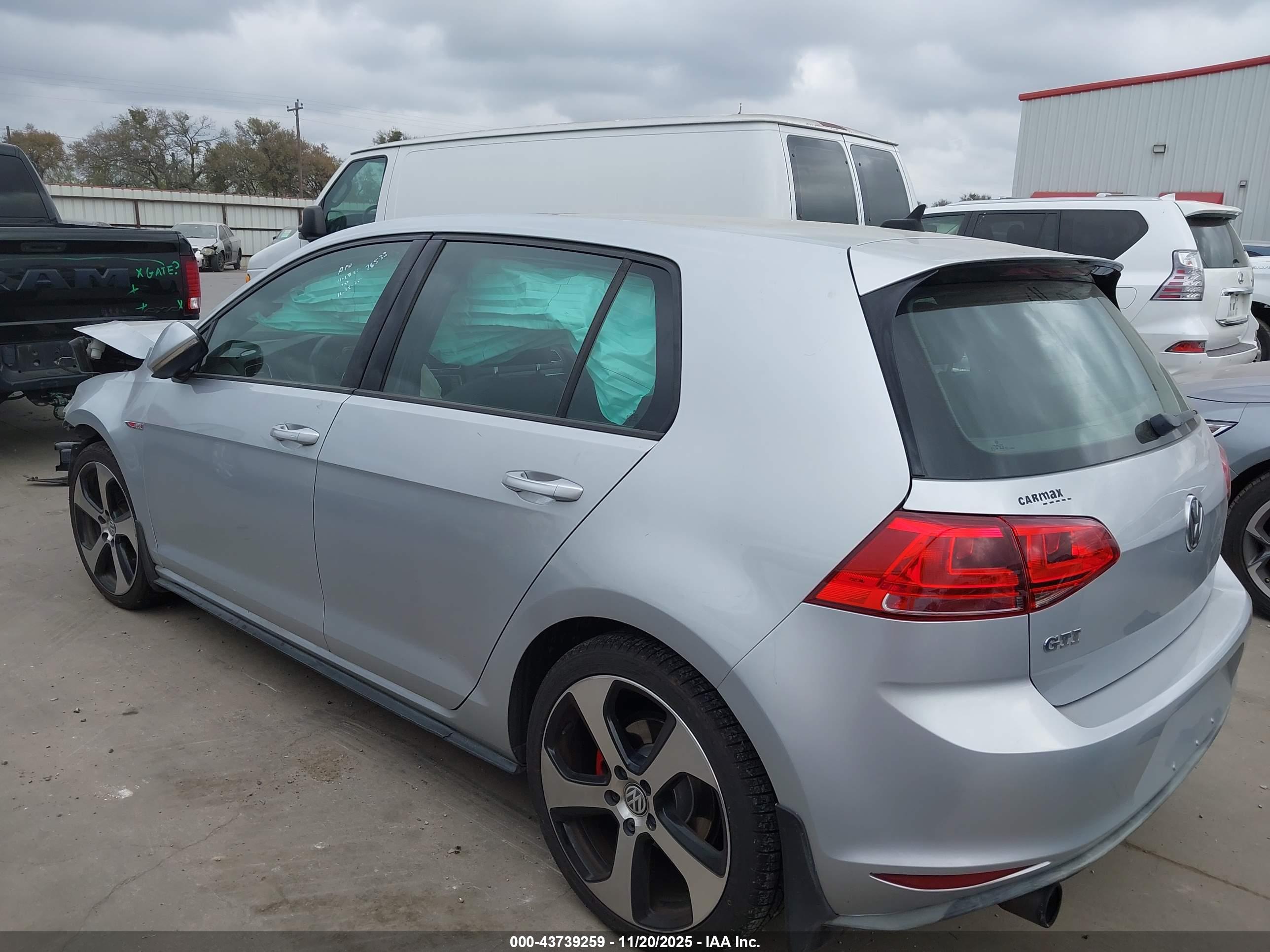 VOLKSWAGEN GOLF image 3
