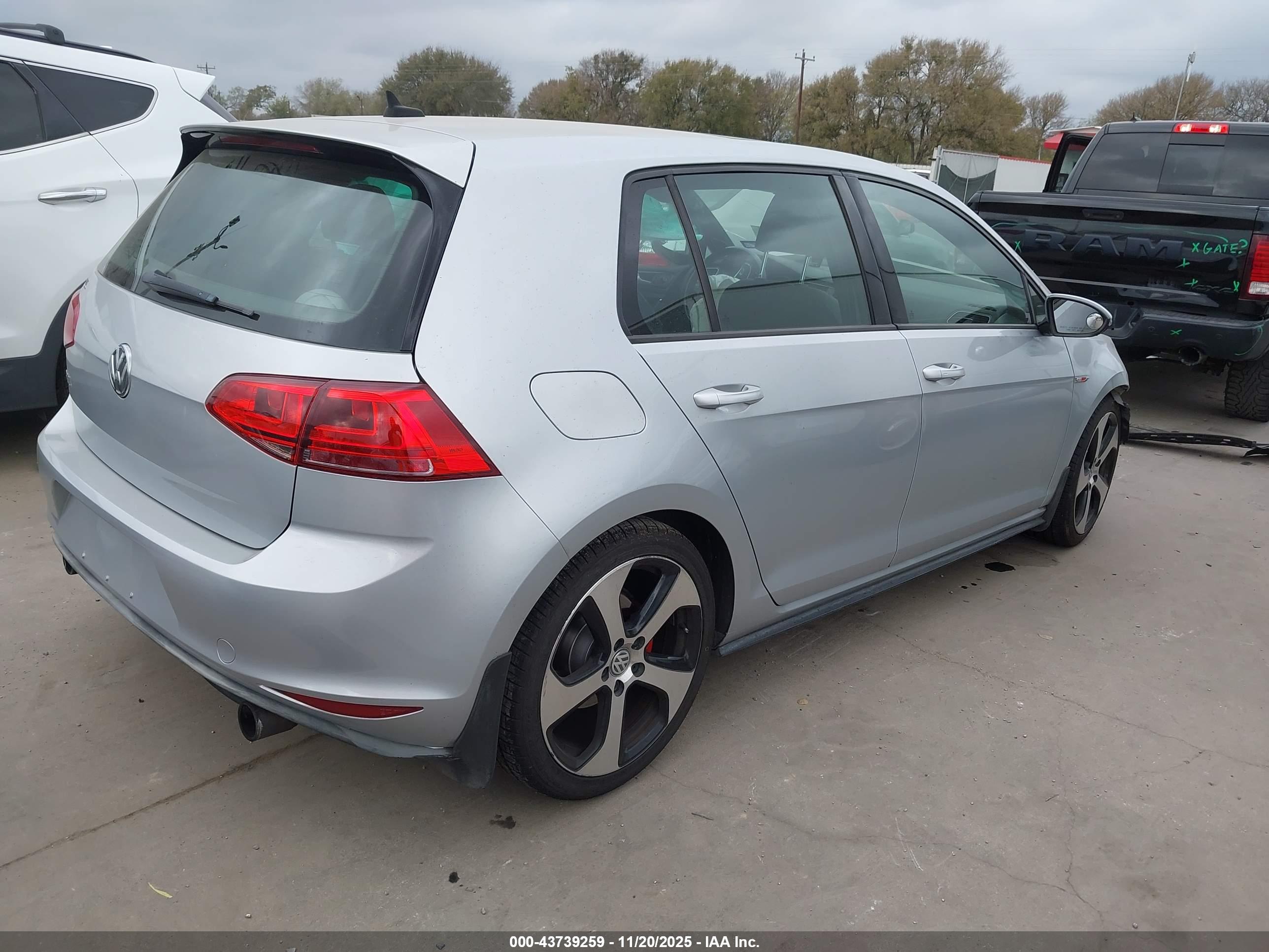 VOLKSWAGEN GOLF image 4