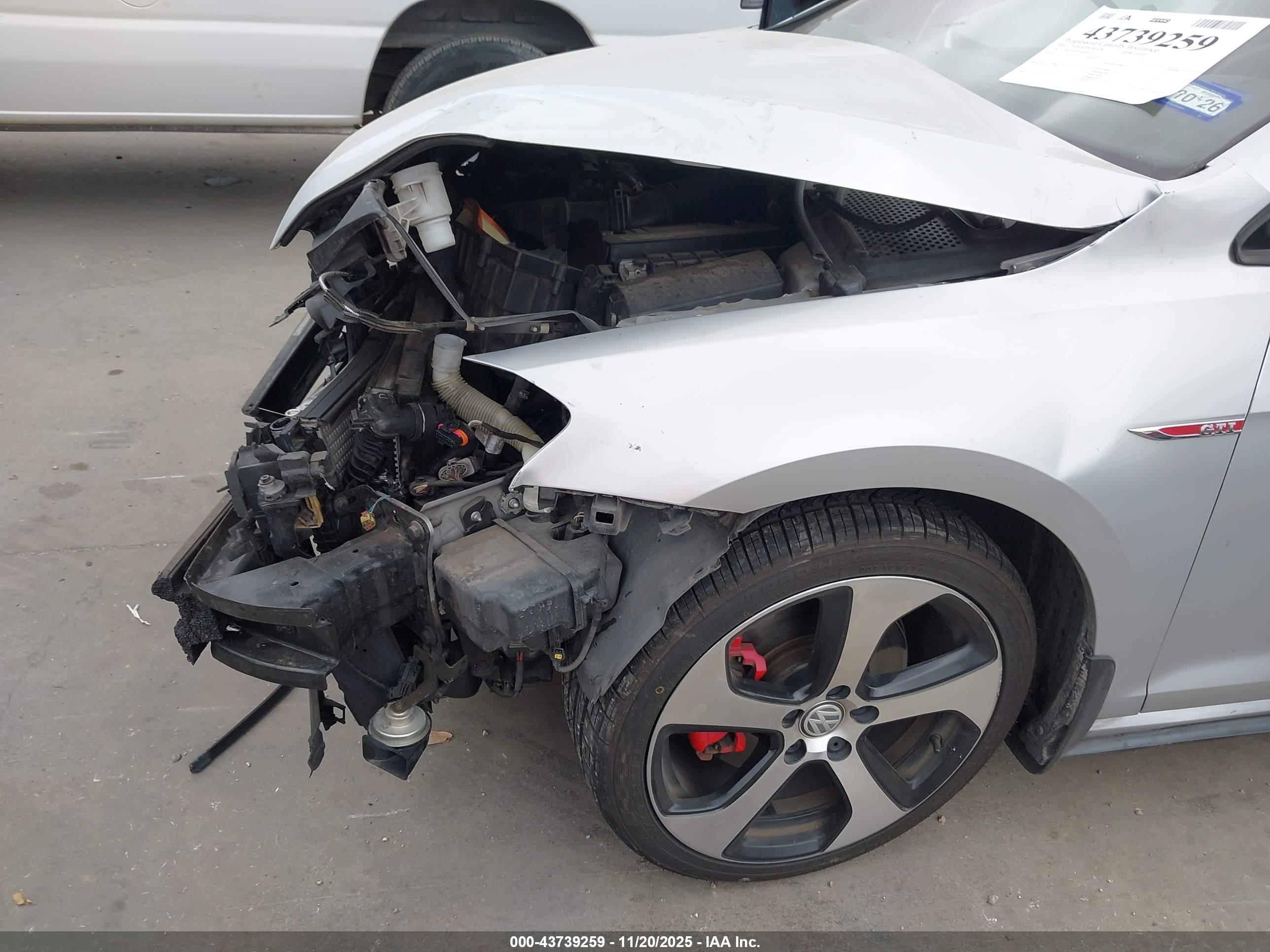 VOLKSWAGEN GOLF image 6