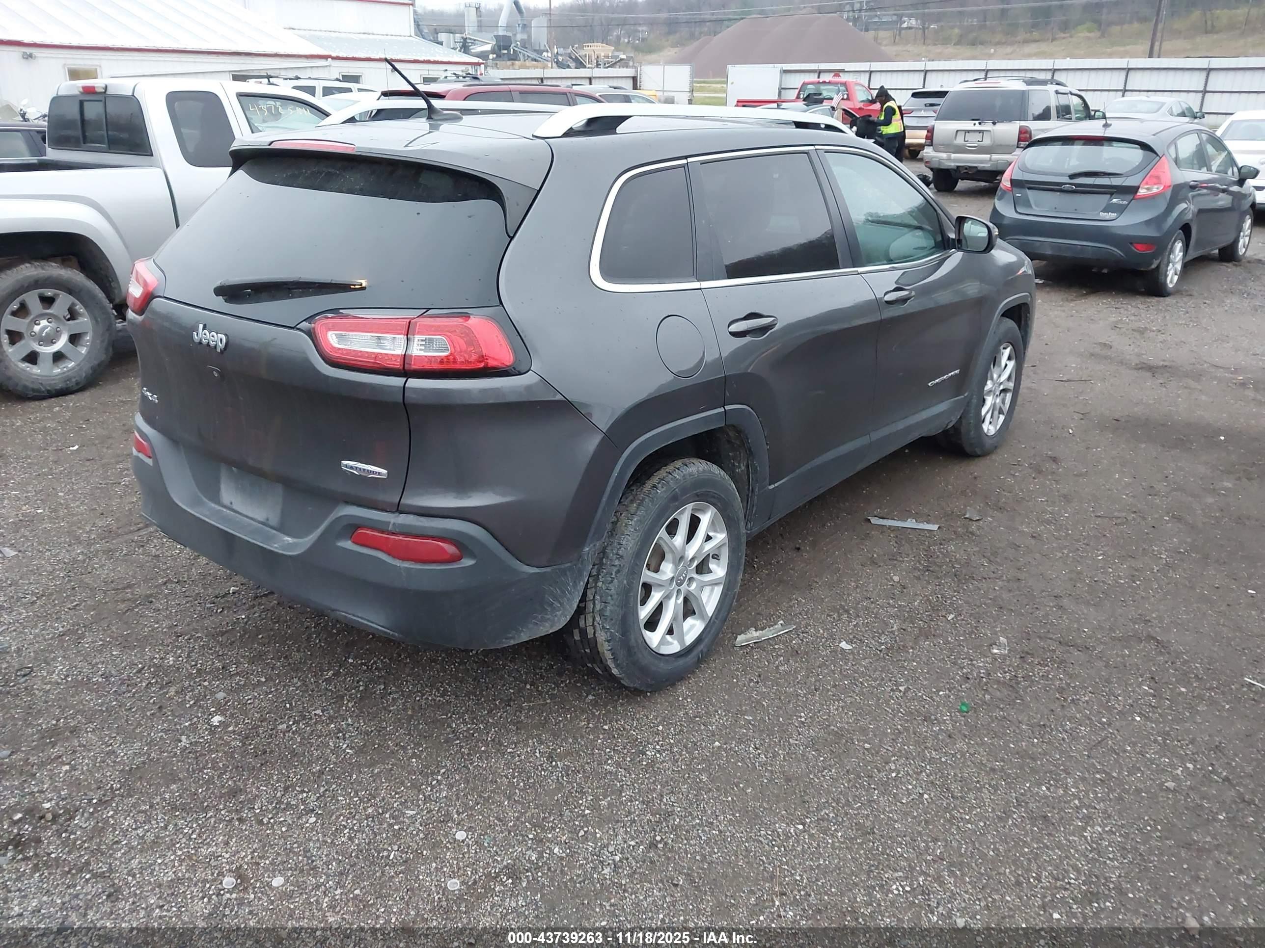 JEEP CHEROKEE image 4
