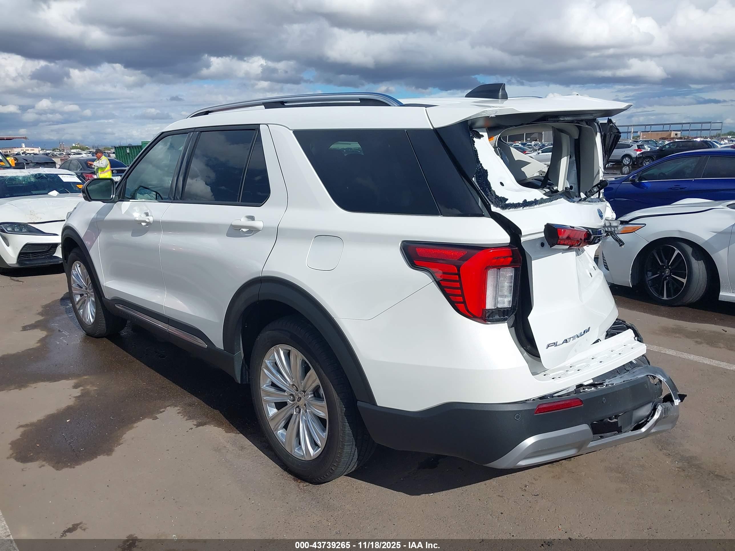 FORD EXPLORER image 3