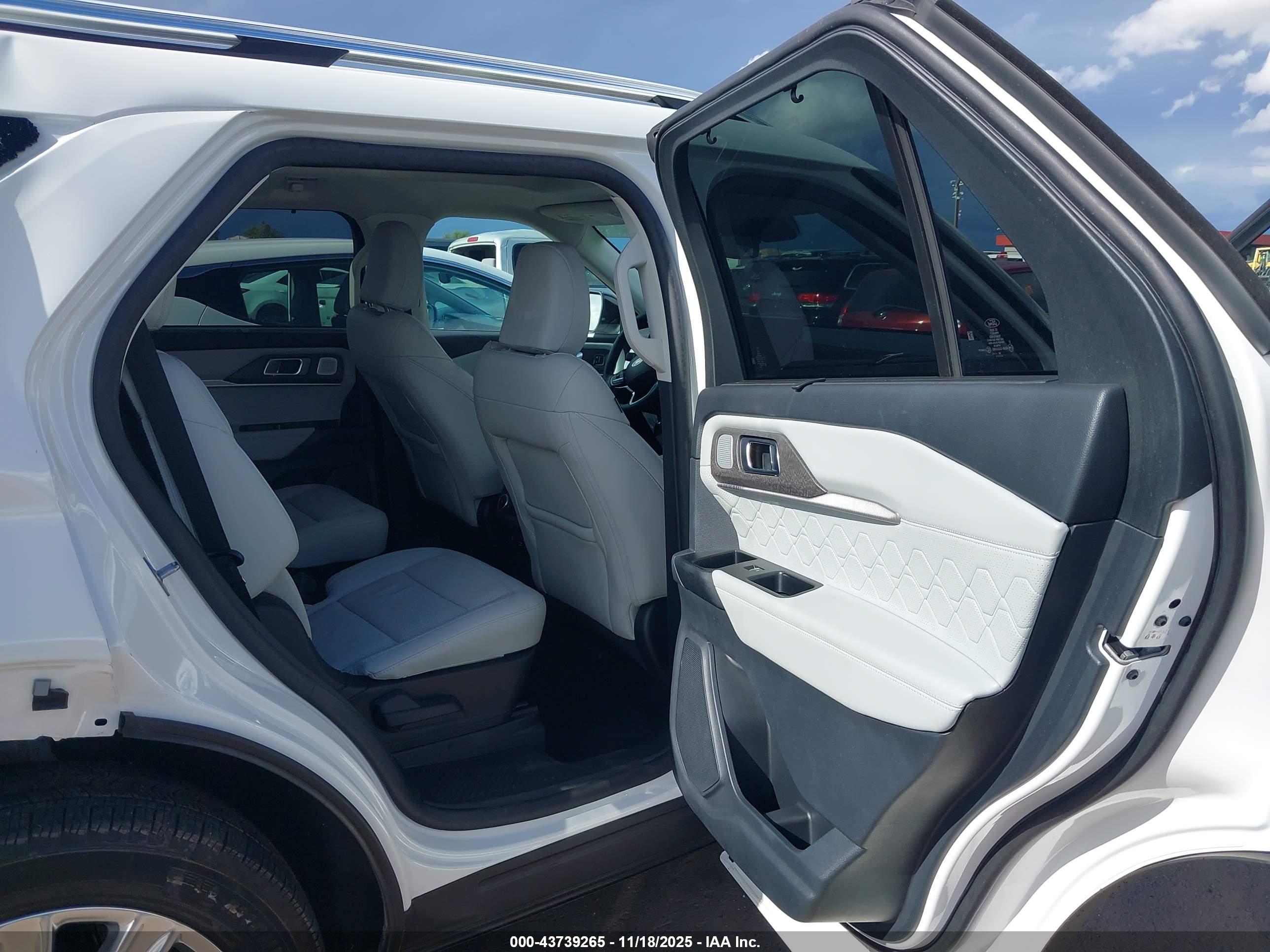FORD EXPLORER image 8