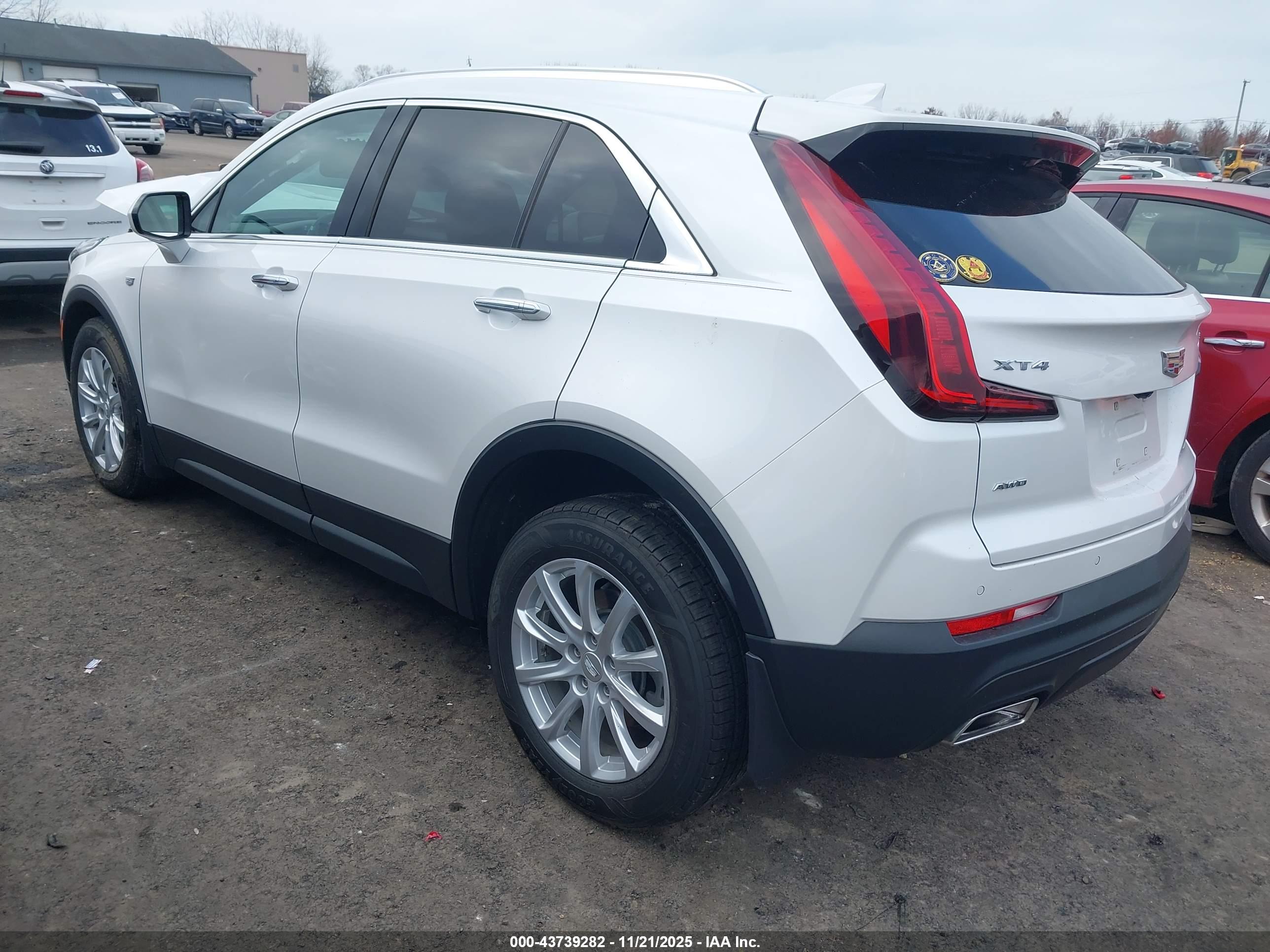 CADILLAC XT4 image 3