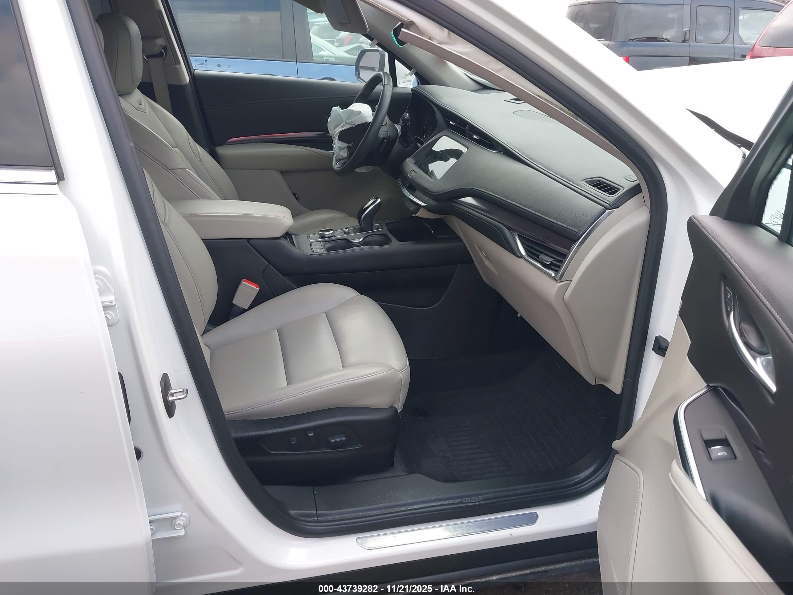 CADILLAC XT4 image 5