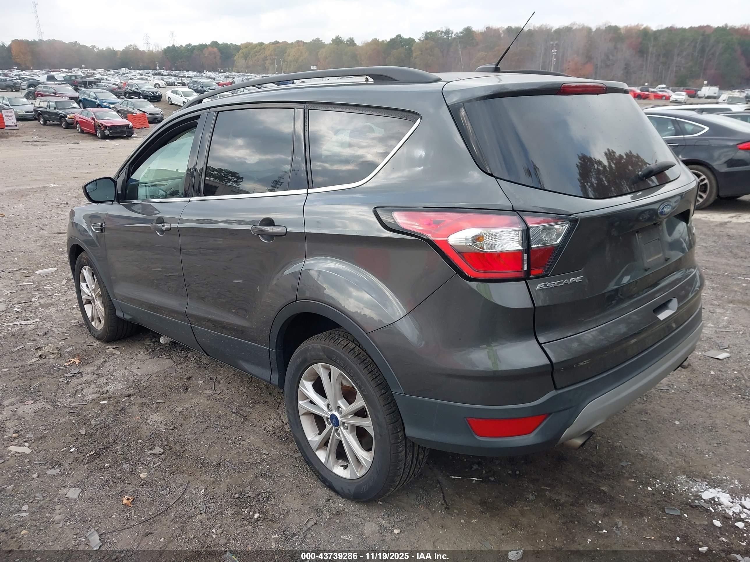 FORD ESCAPE image 3