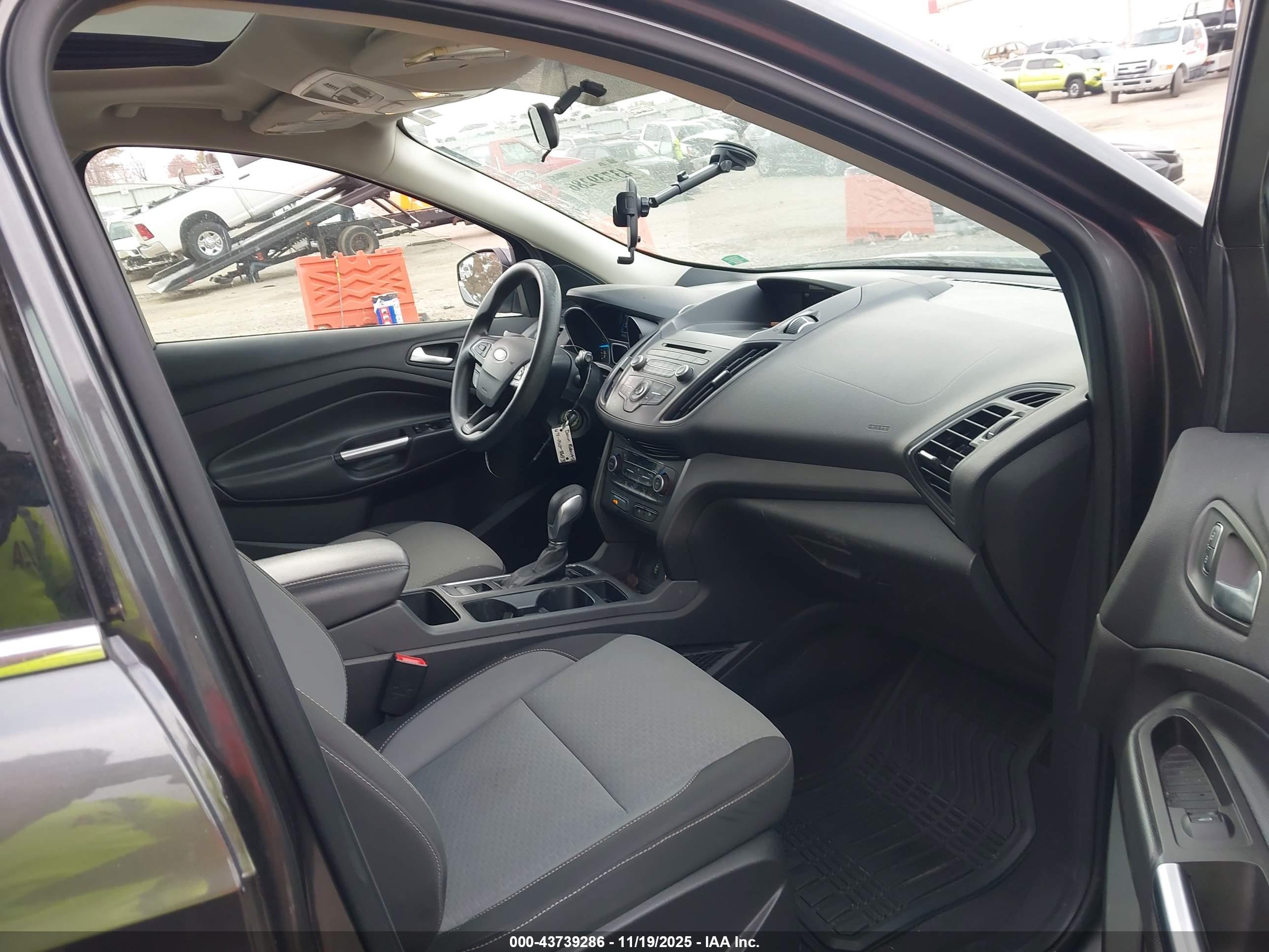 FORD ESCAPE image 5
