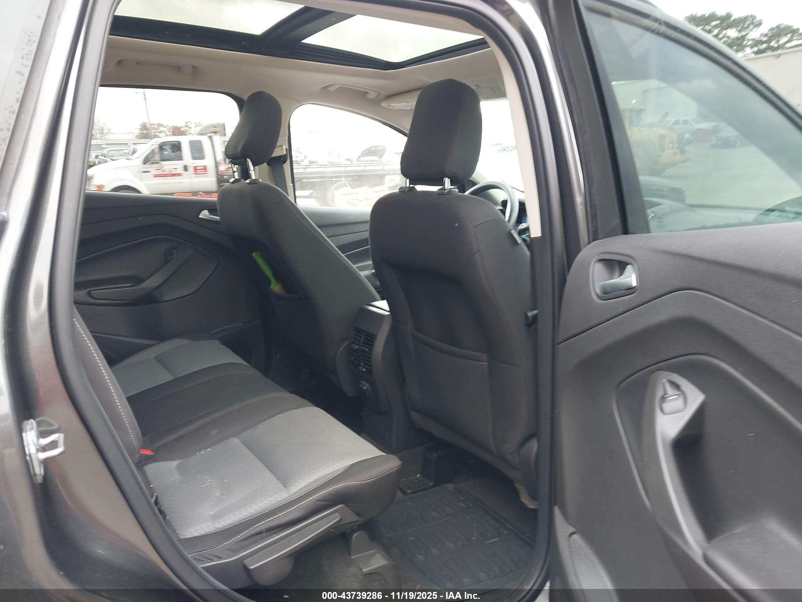 FORD ESCAPE image 8