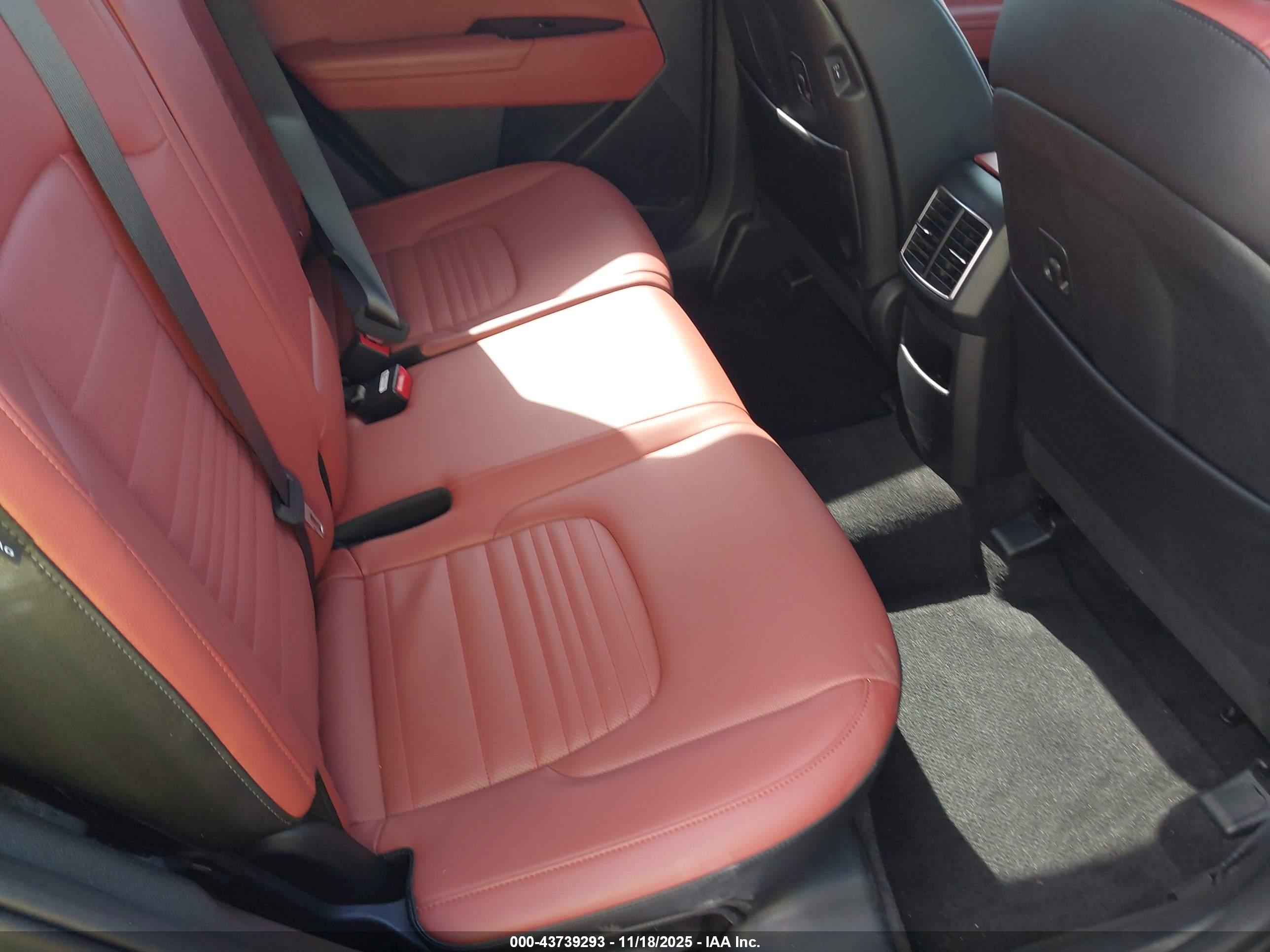 KIA SPORTAGE image 8