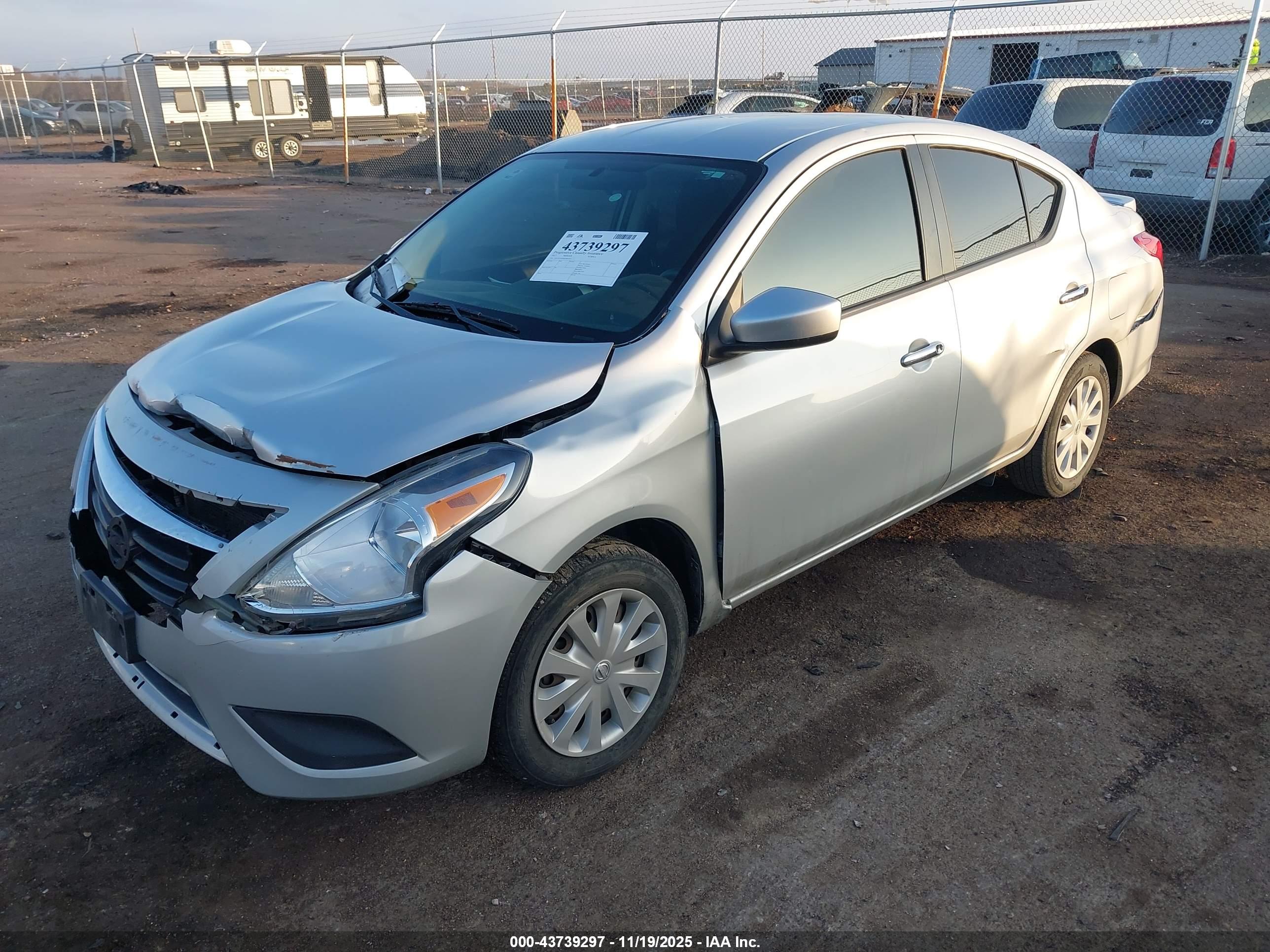NISSAN VERSA image 2