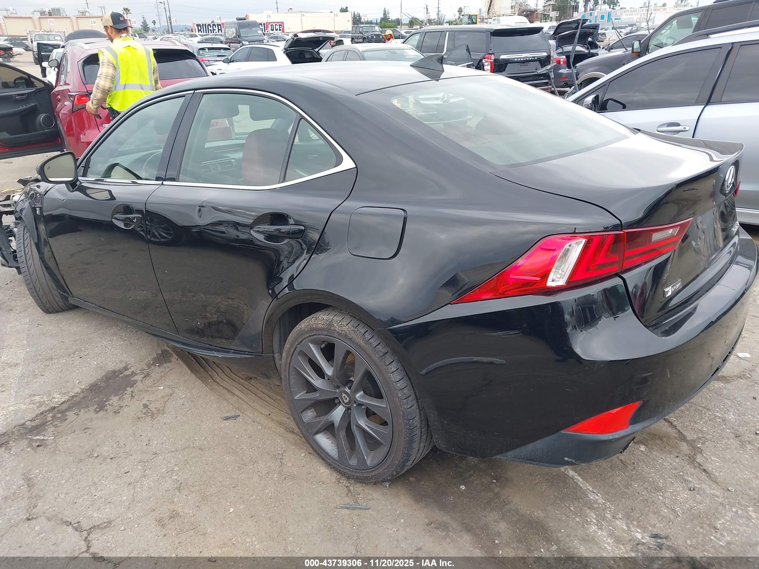 LEXUS IS image 3