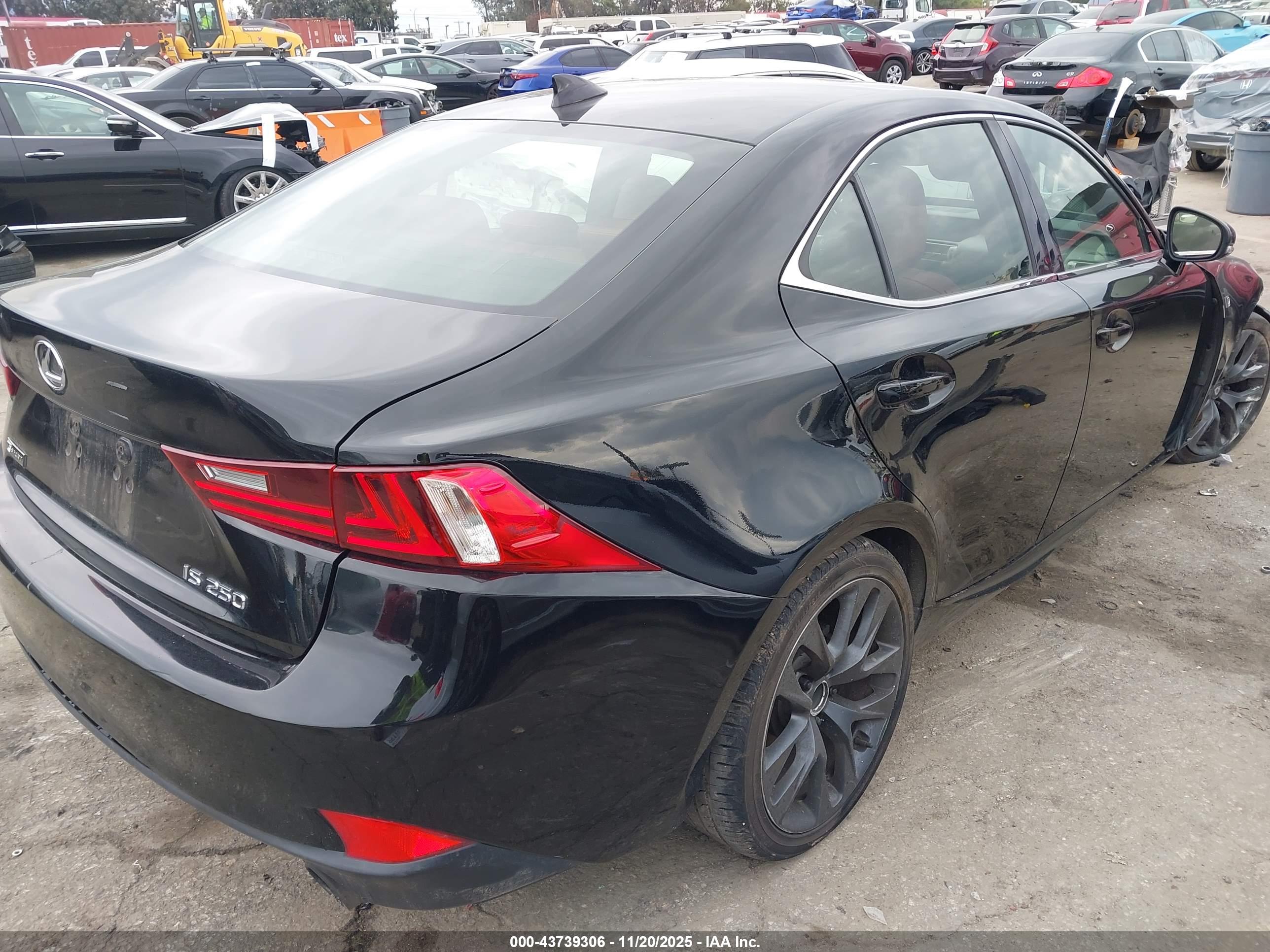 LEXUS IS image 4
