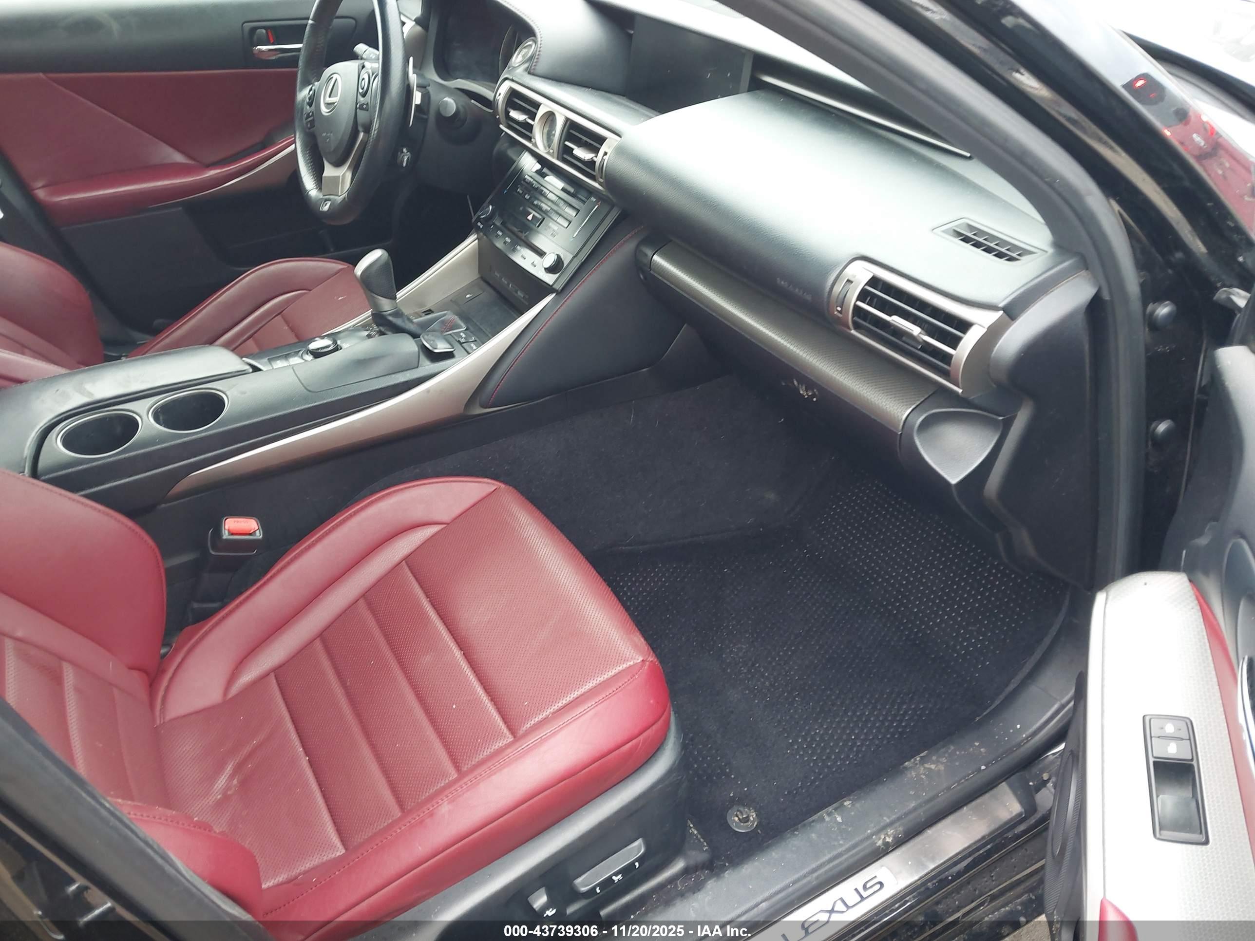 LEXUS IS image 5