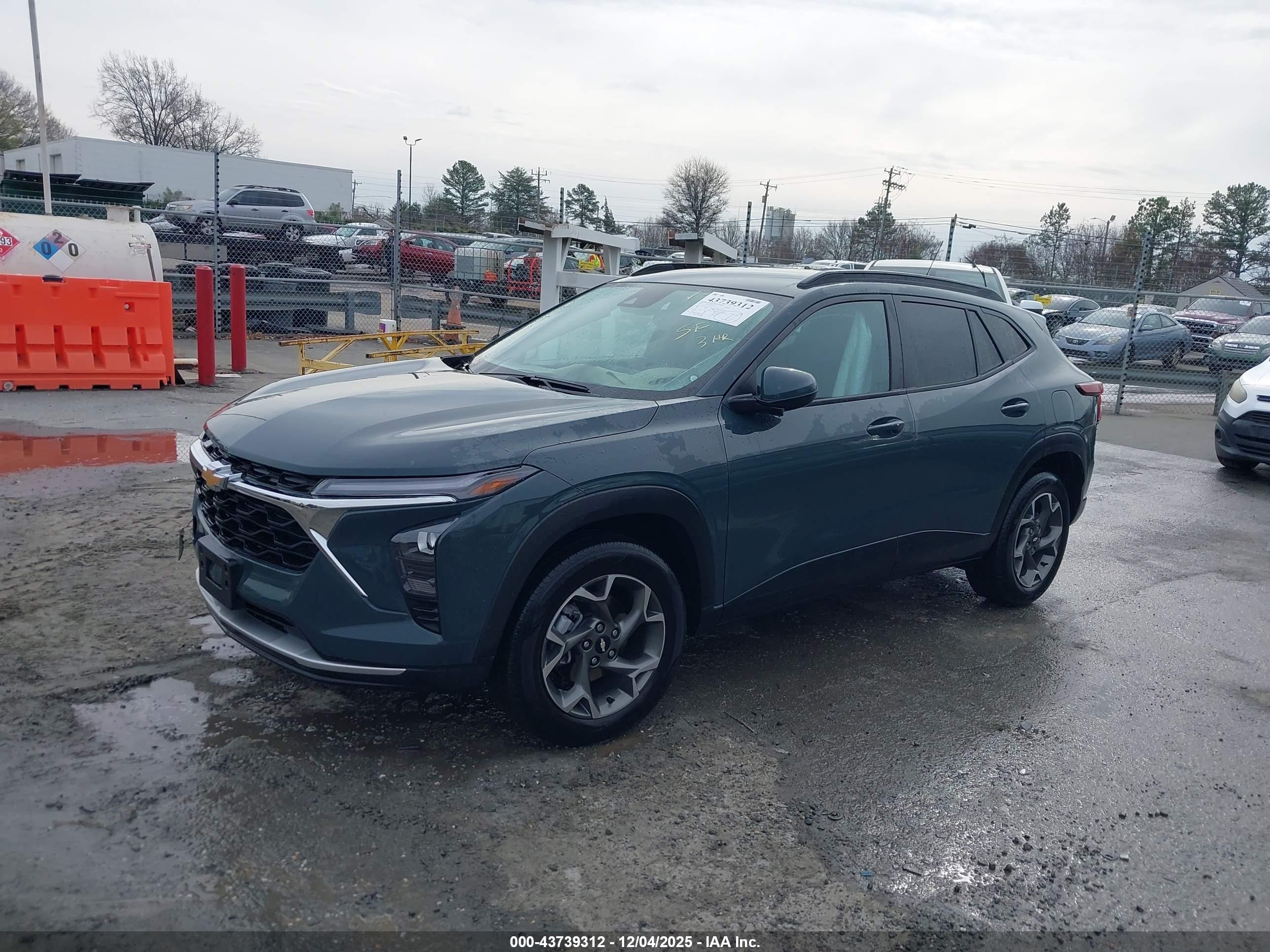 CHEVROLET TRAX image 2