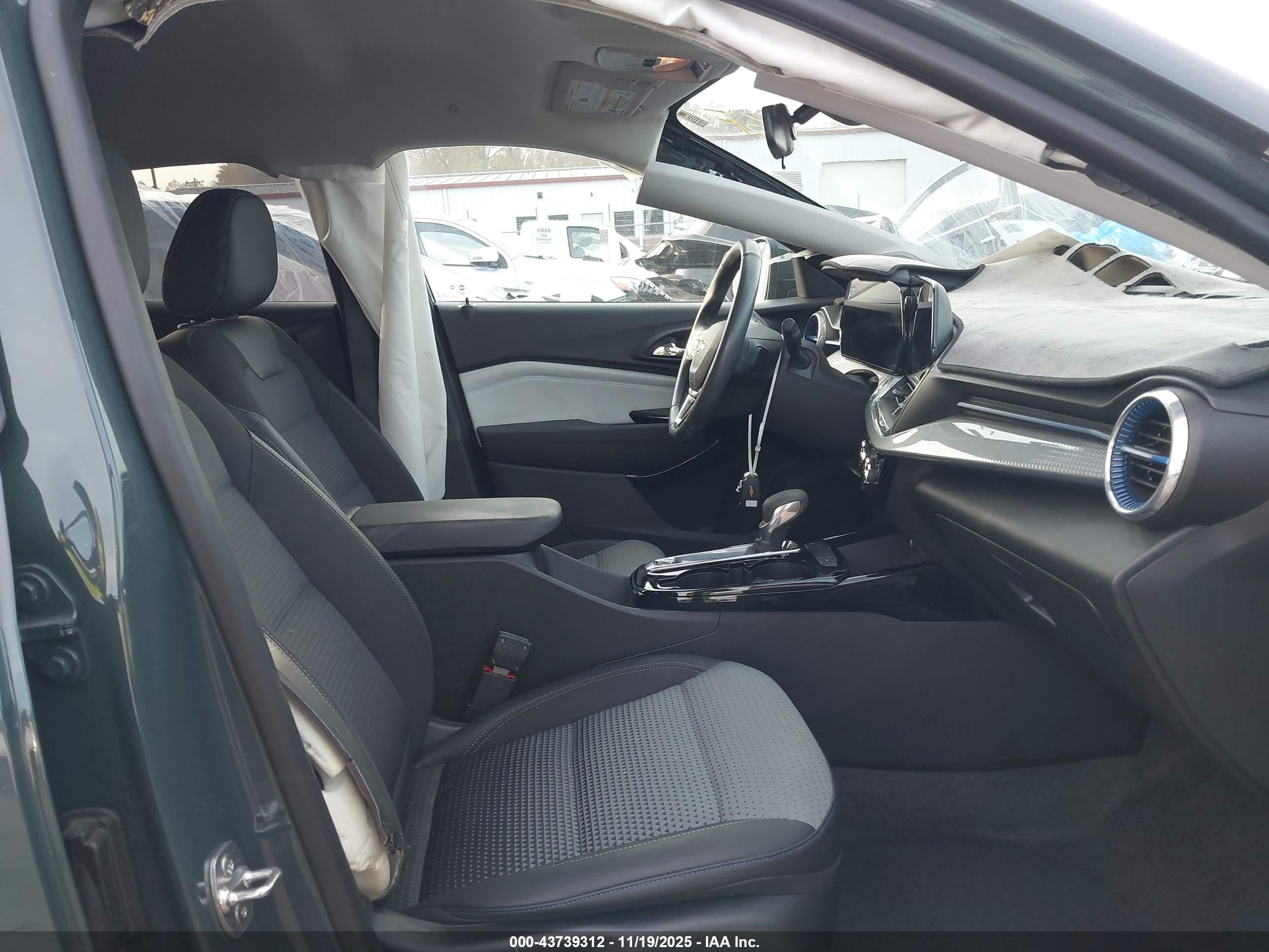 CHEVROLET TRAX image 5