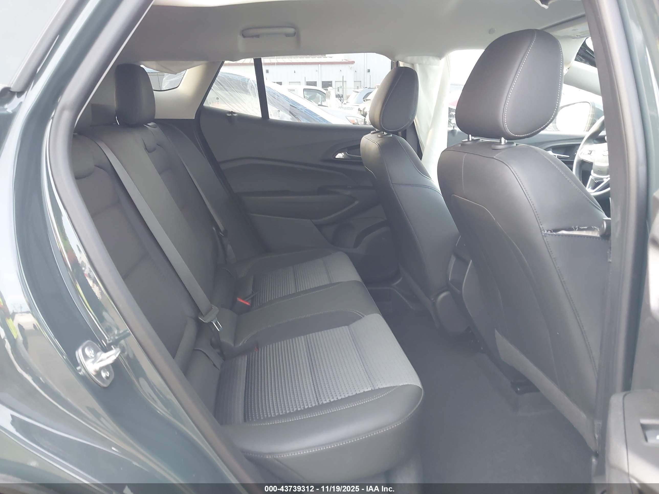 CHEVROLET TRAX image 8