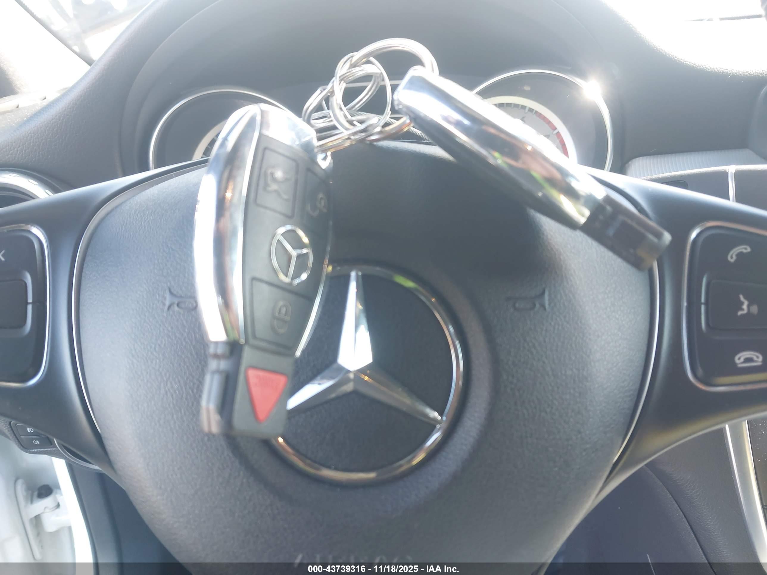 MERCEDES-BENZ GLA image 11