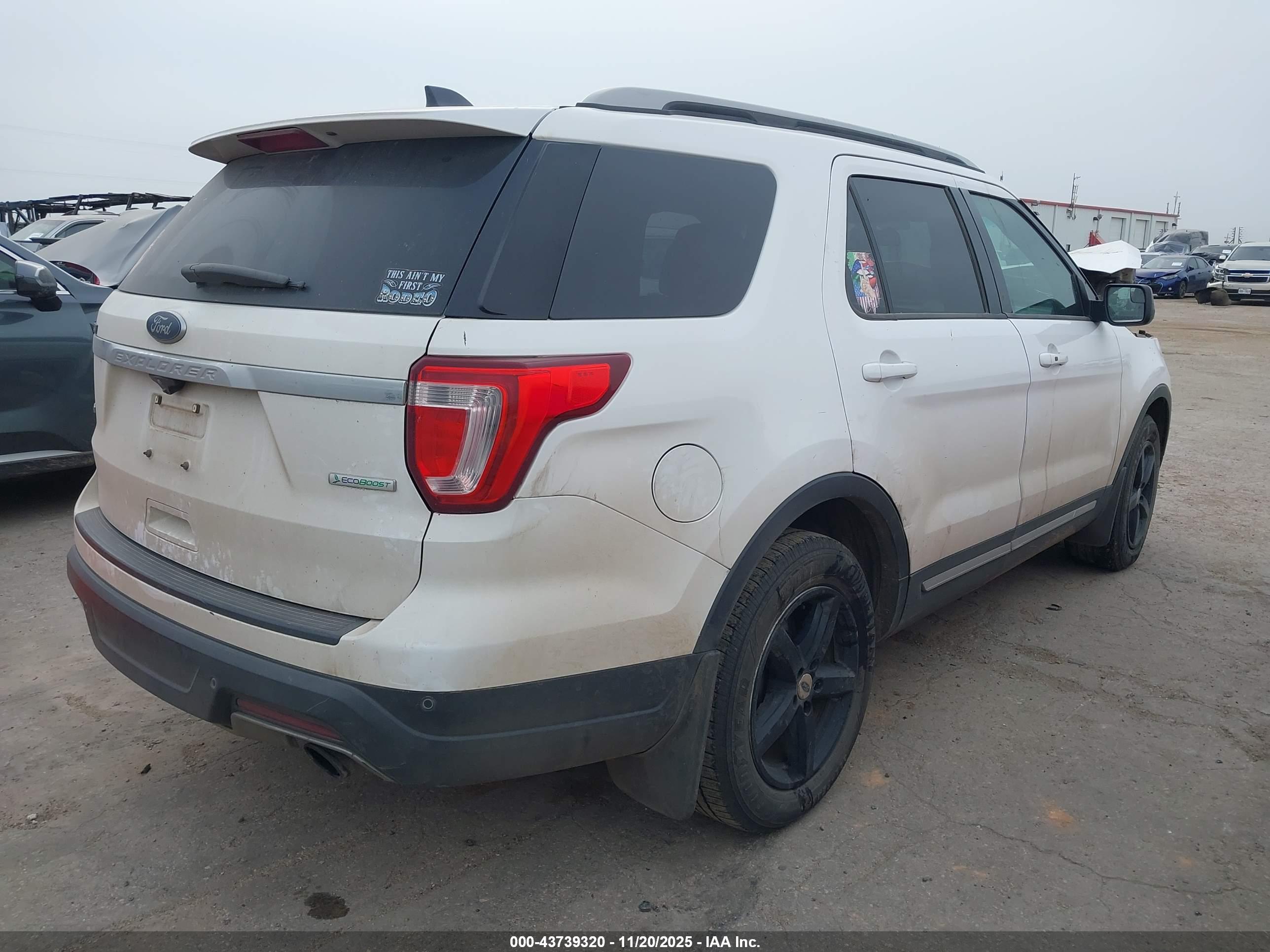FORD EXPLORER image 4