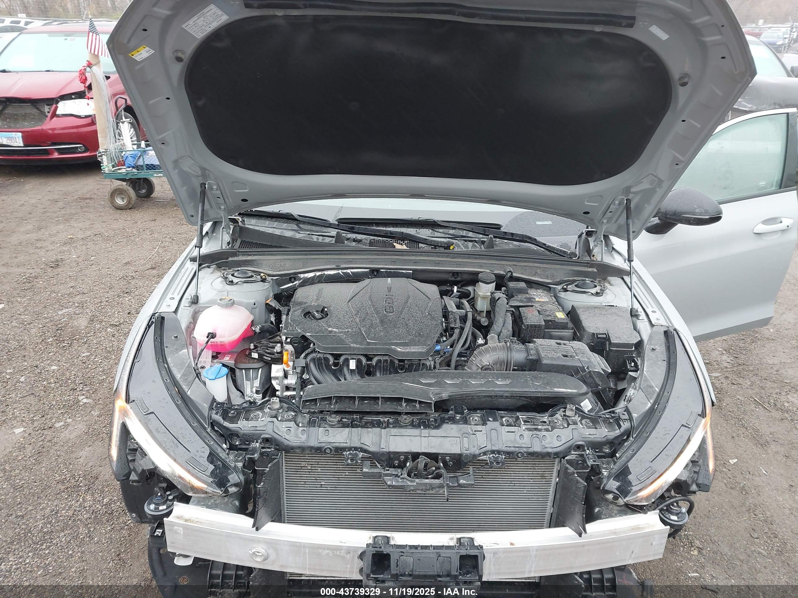 KIA K5 image 10