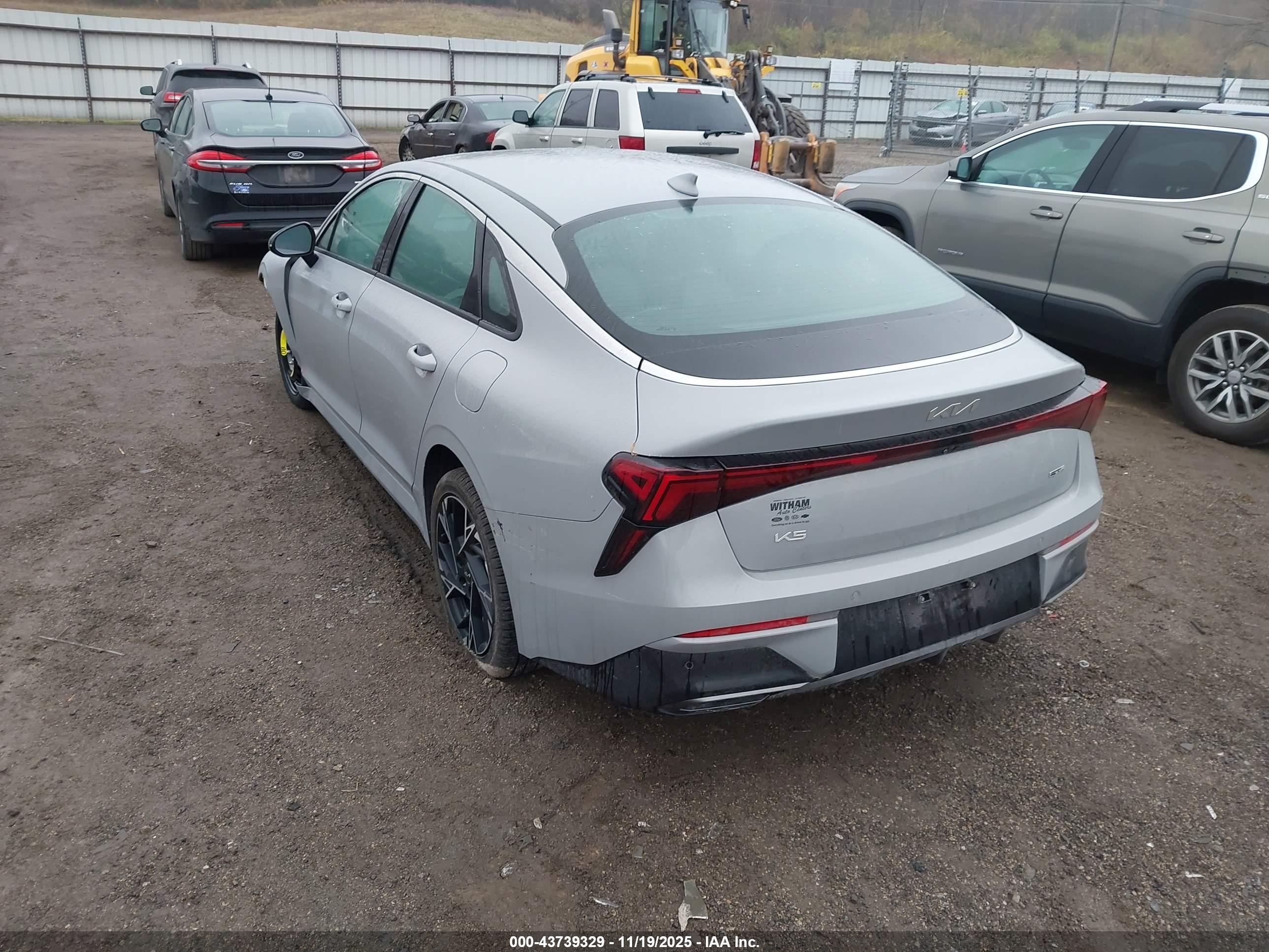 KIA K5 image 3