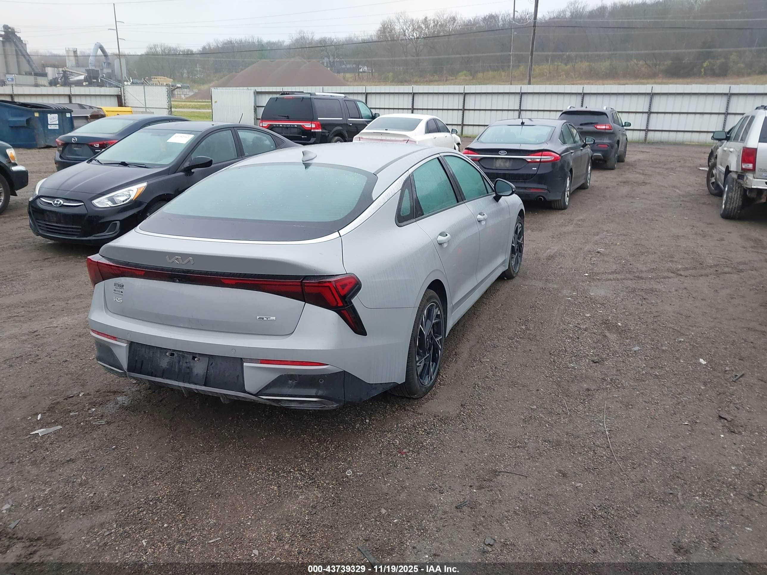 KIA K5 image 4