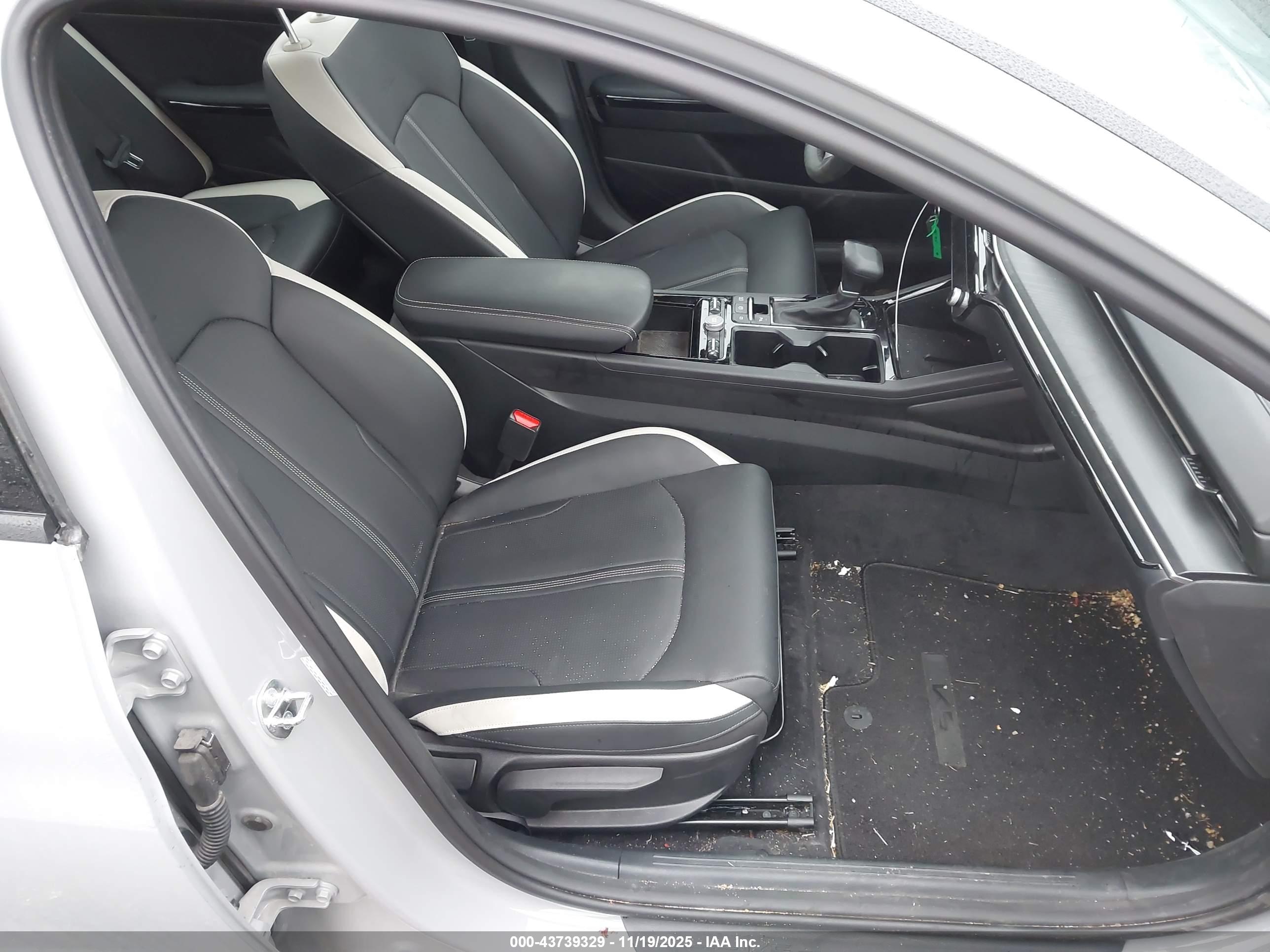 KIA K5 image 5