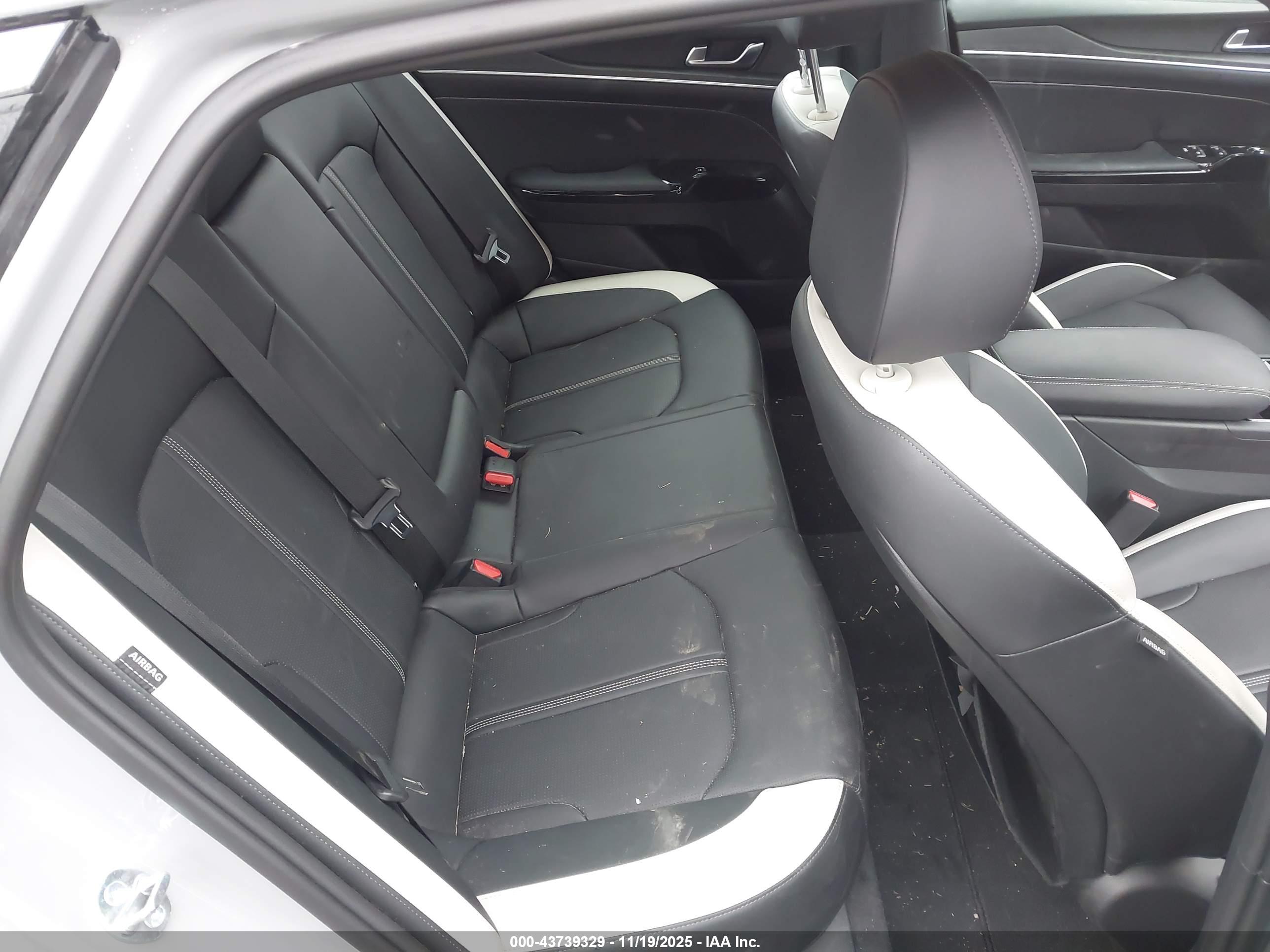 KIA K5 image 8