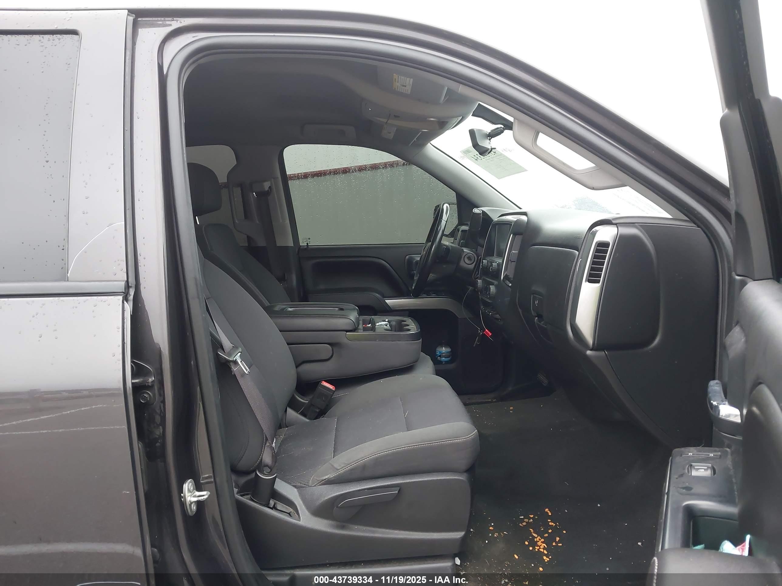 CHEVROLET SILVERADO image 5