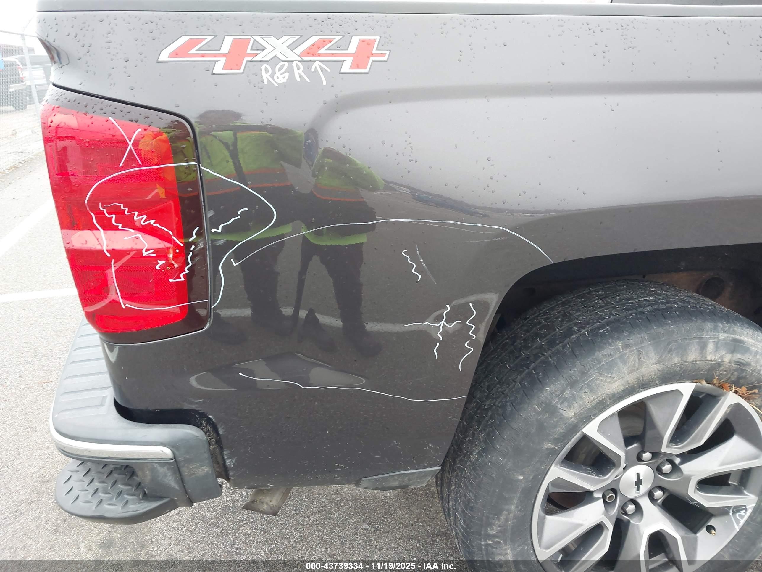 CHEVROLET SILVERADO image 6