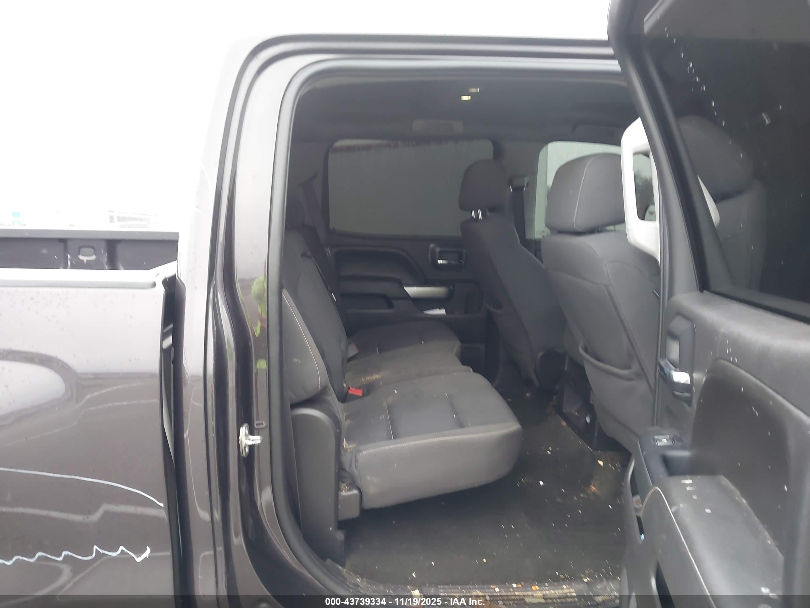 CHEVROLET SILVERADO image 8