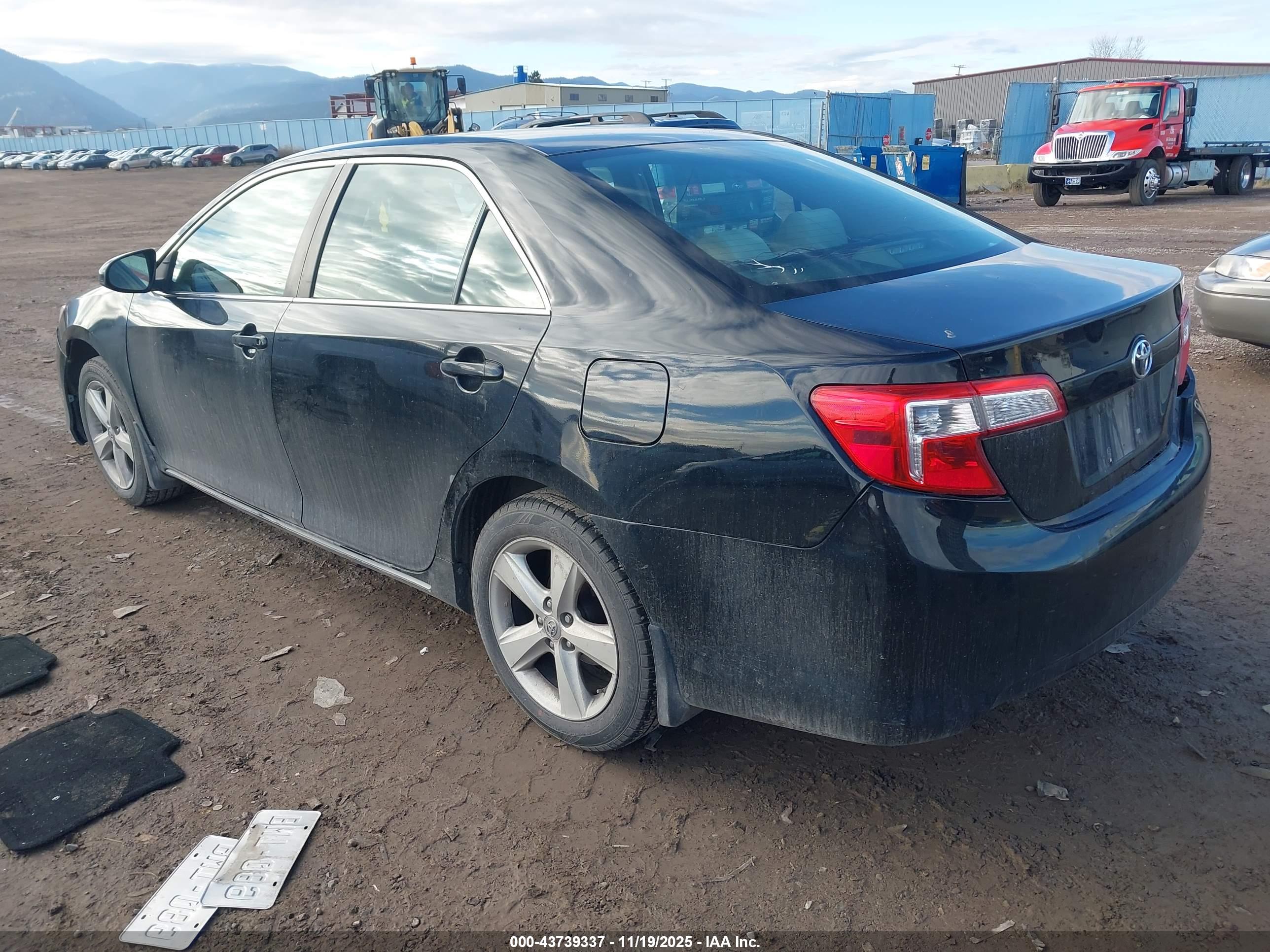 TOYOTA CAMRY image 3