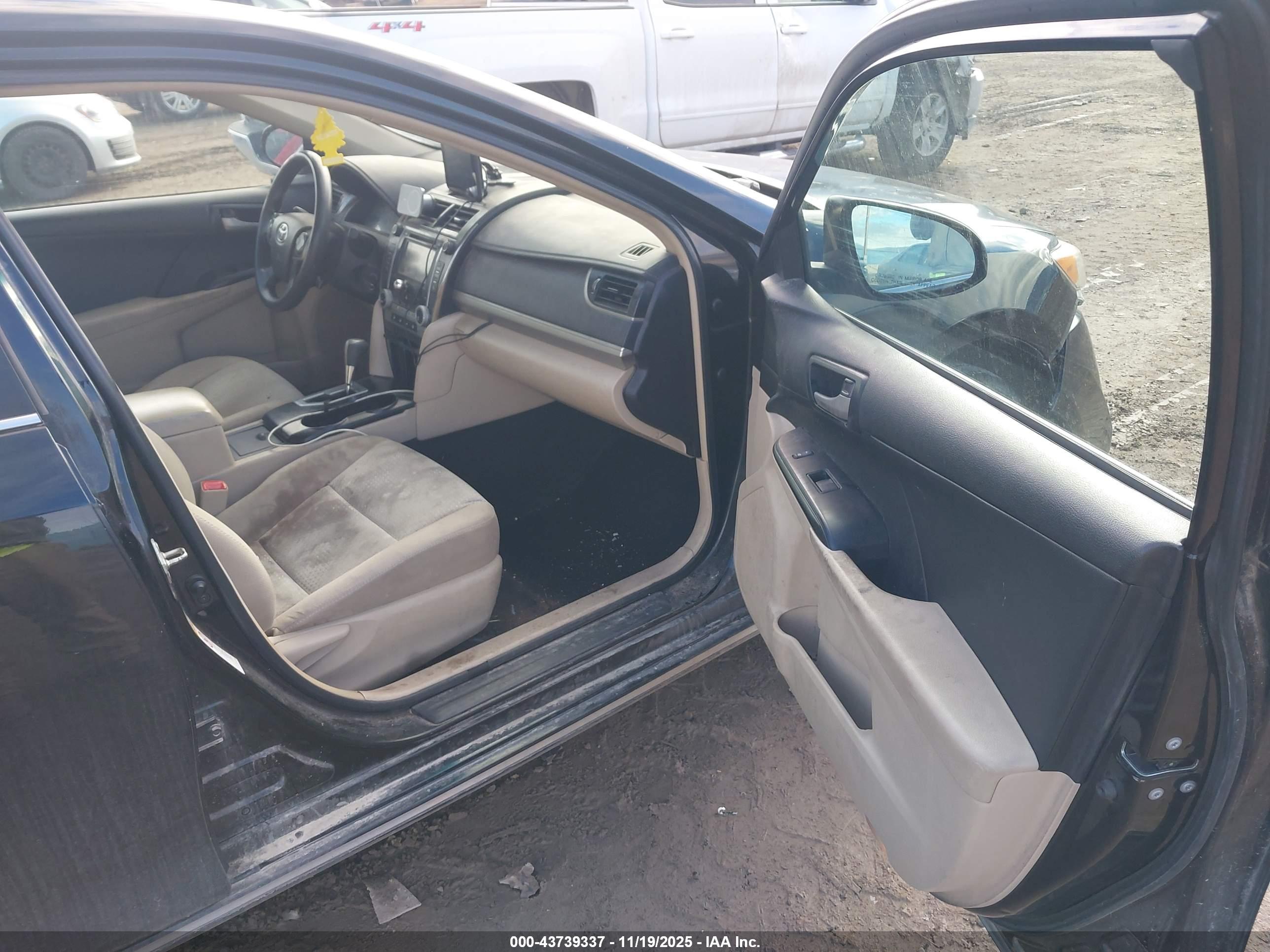 TOYOTA CAMRY image 5