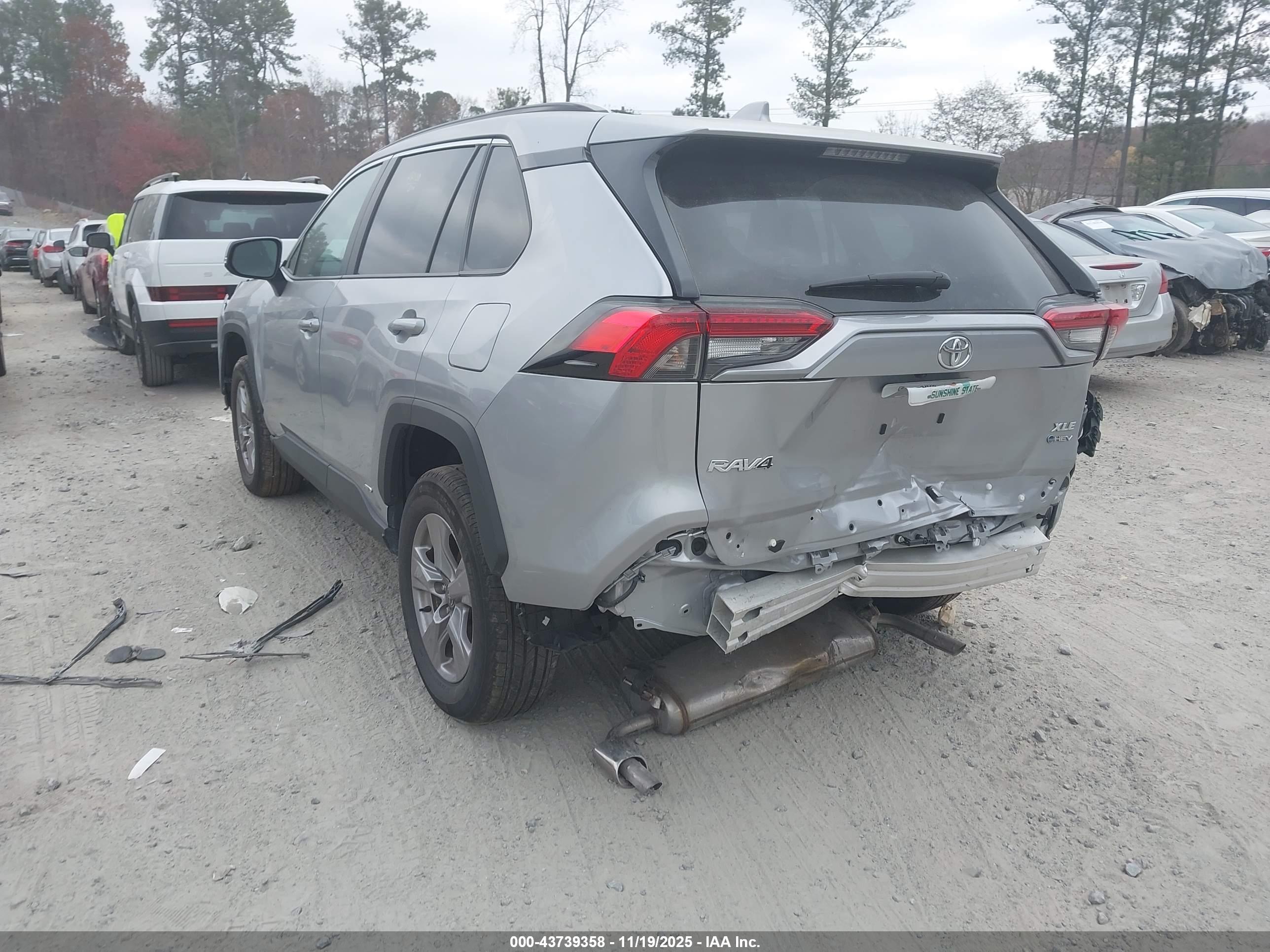 TOYOTA RAV4 image 3