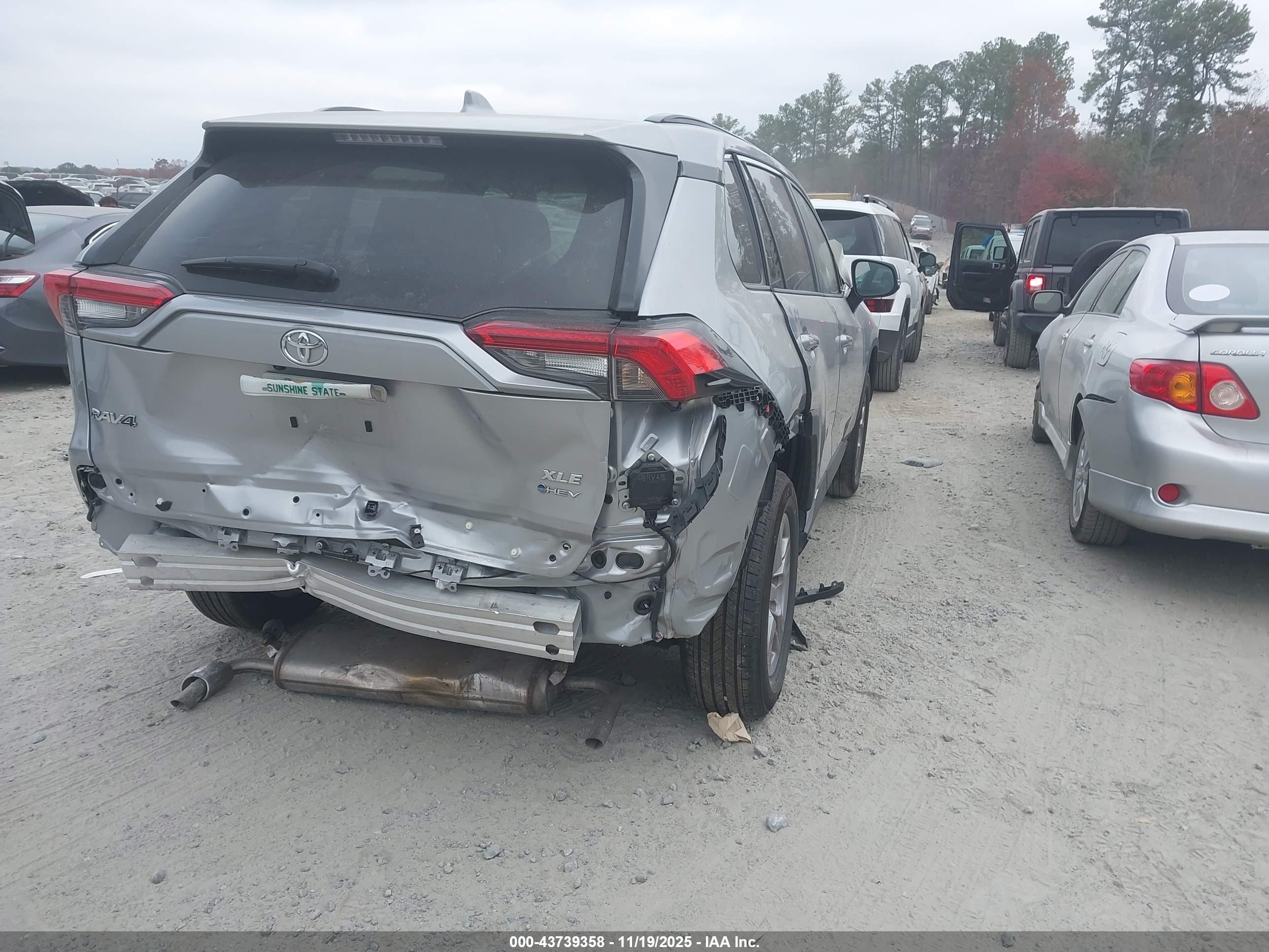 TOYOTA RAV4 image 4