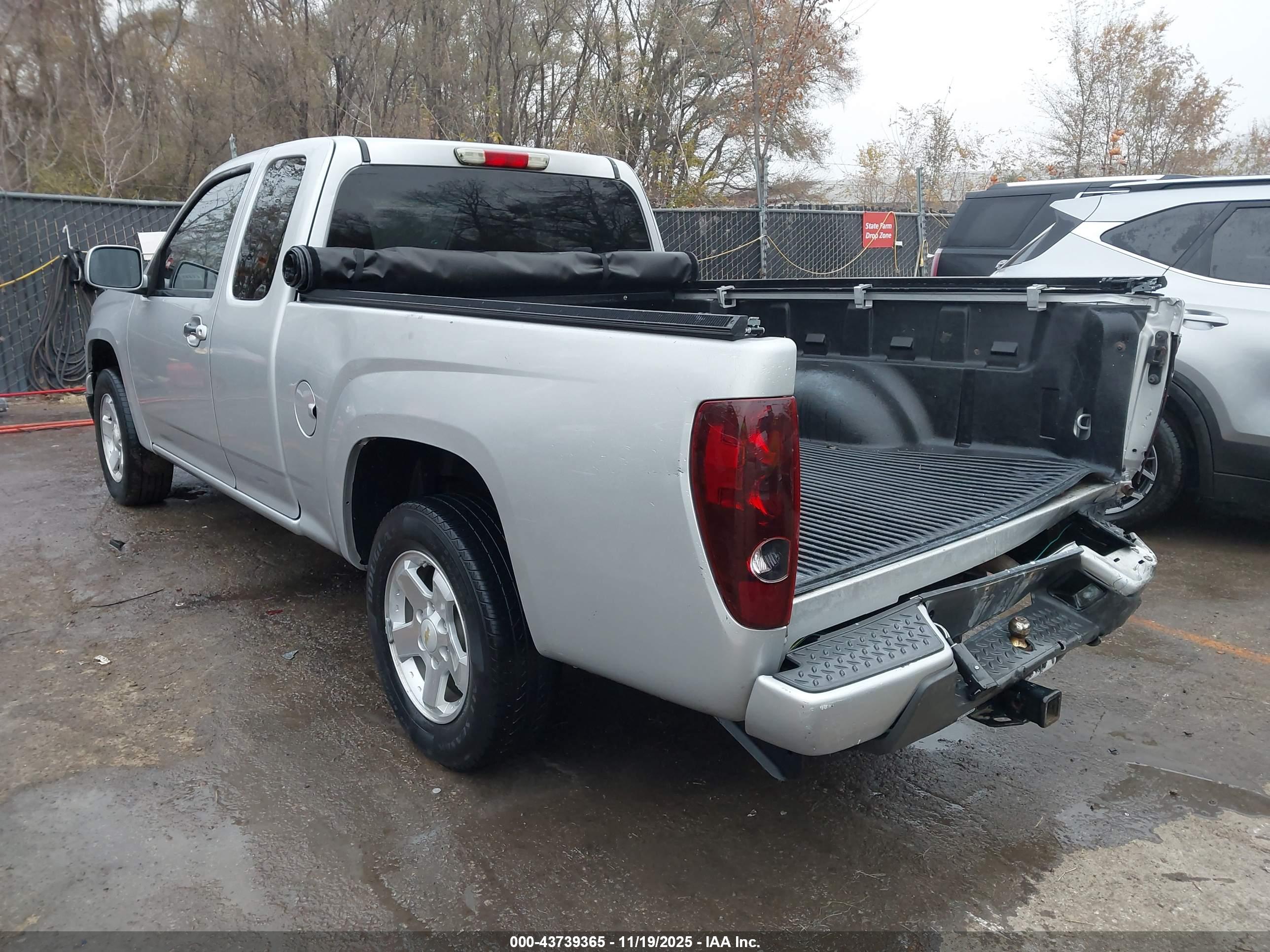 CHEVROLET COLORADO image 3