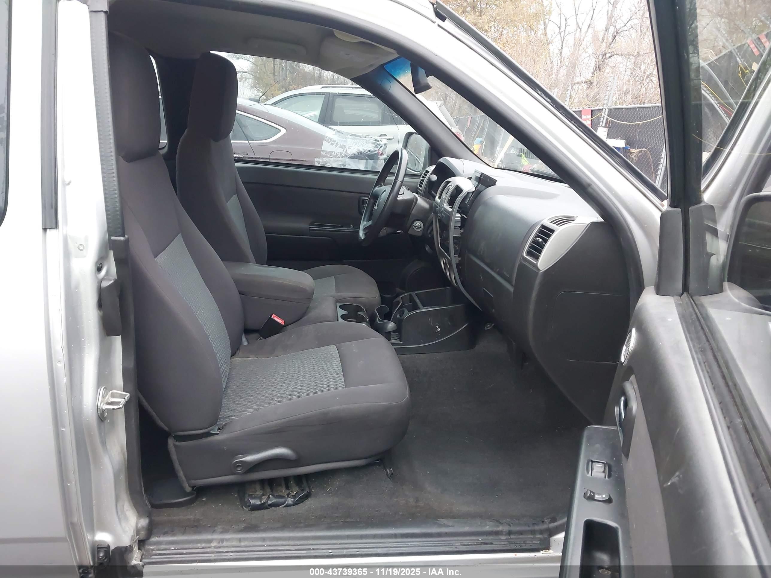 CHEVROLET COLORADO image 5