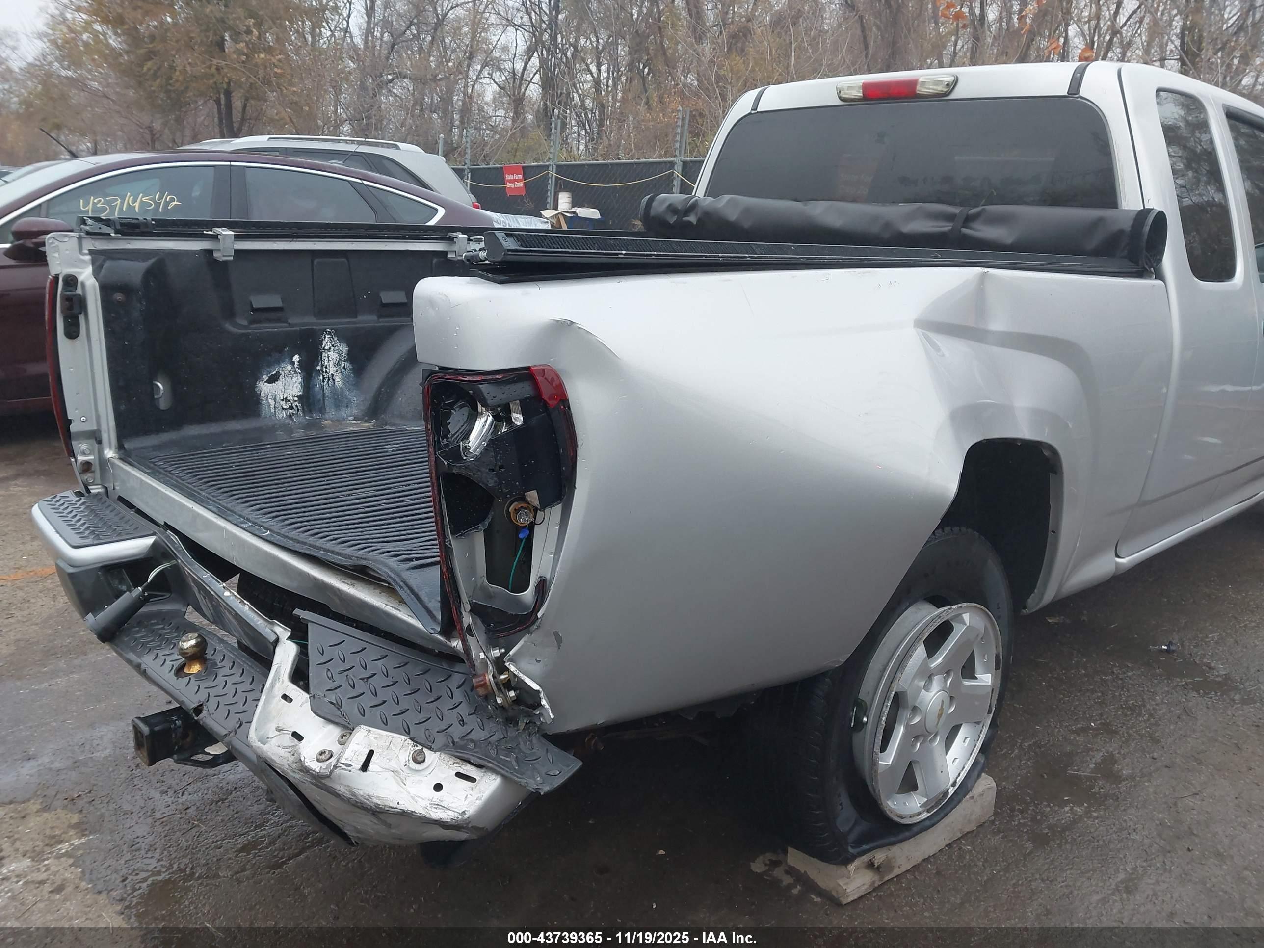 CHEVROLET COLORADO image 6