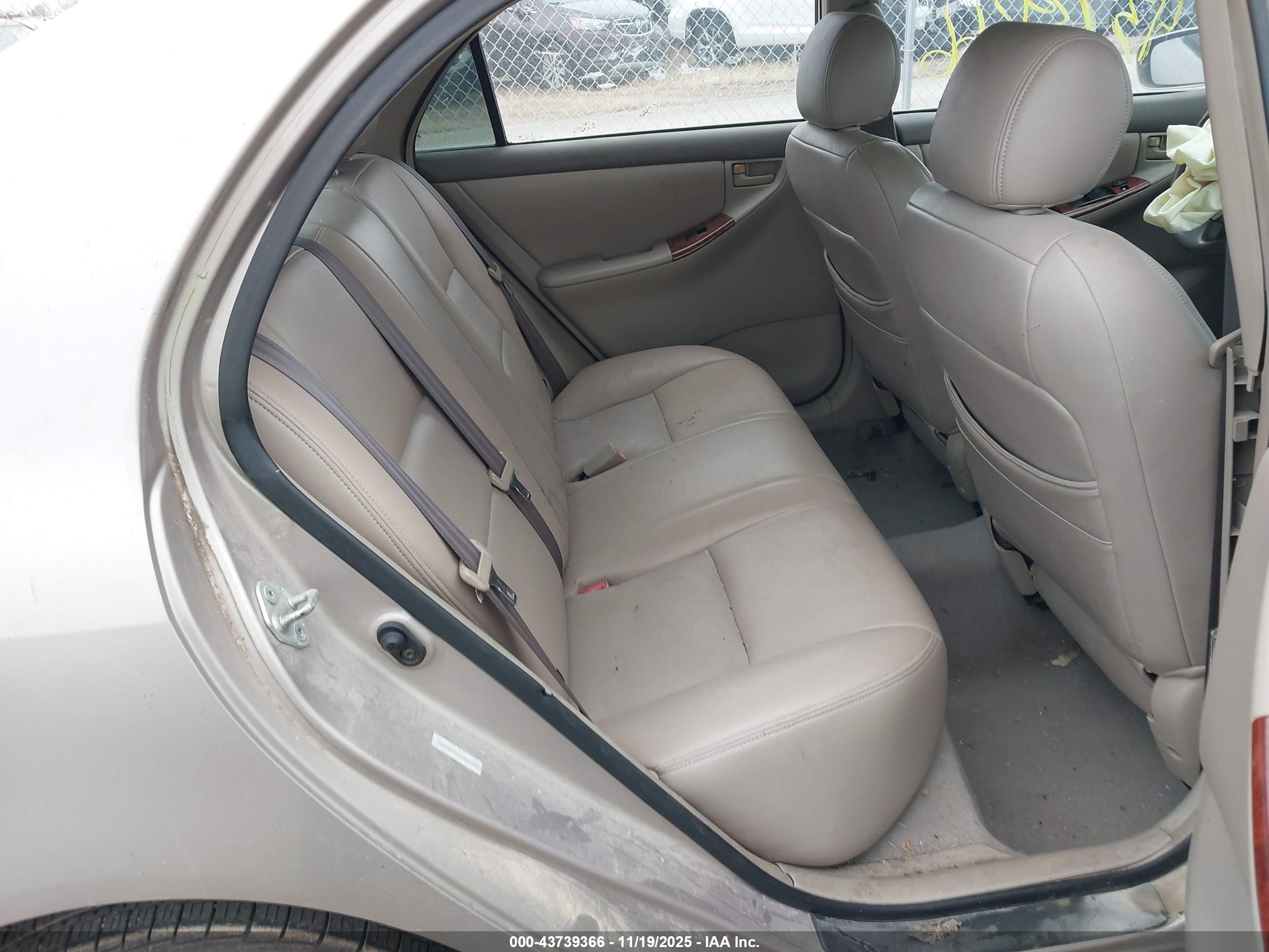 TOYOTA COROLLA image 8
