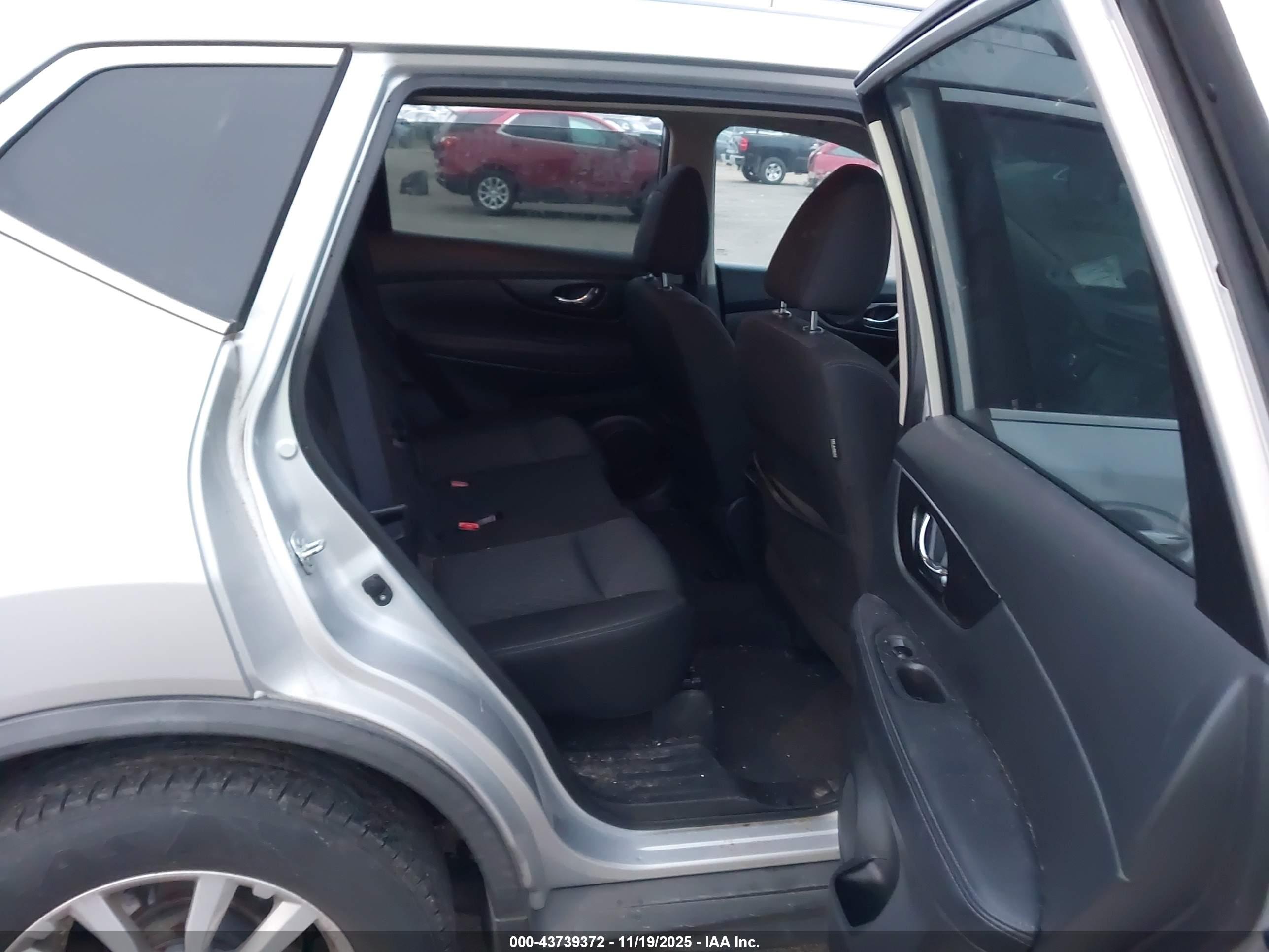 NISSAN ROGUE image 8