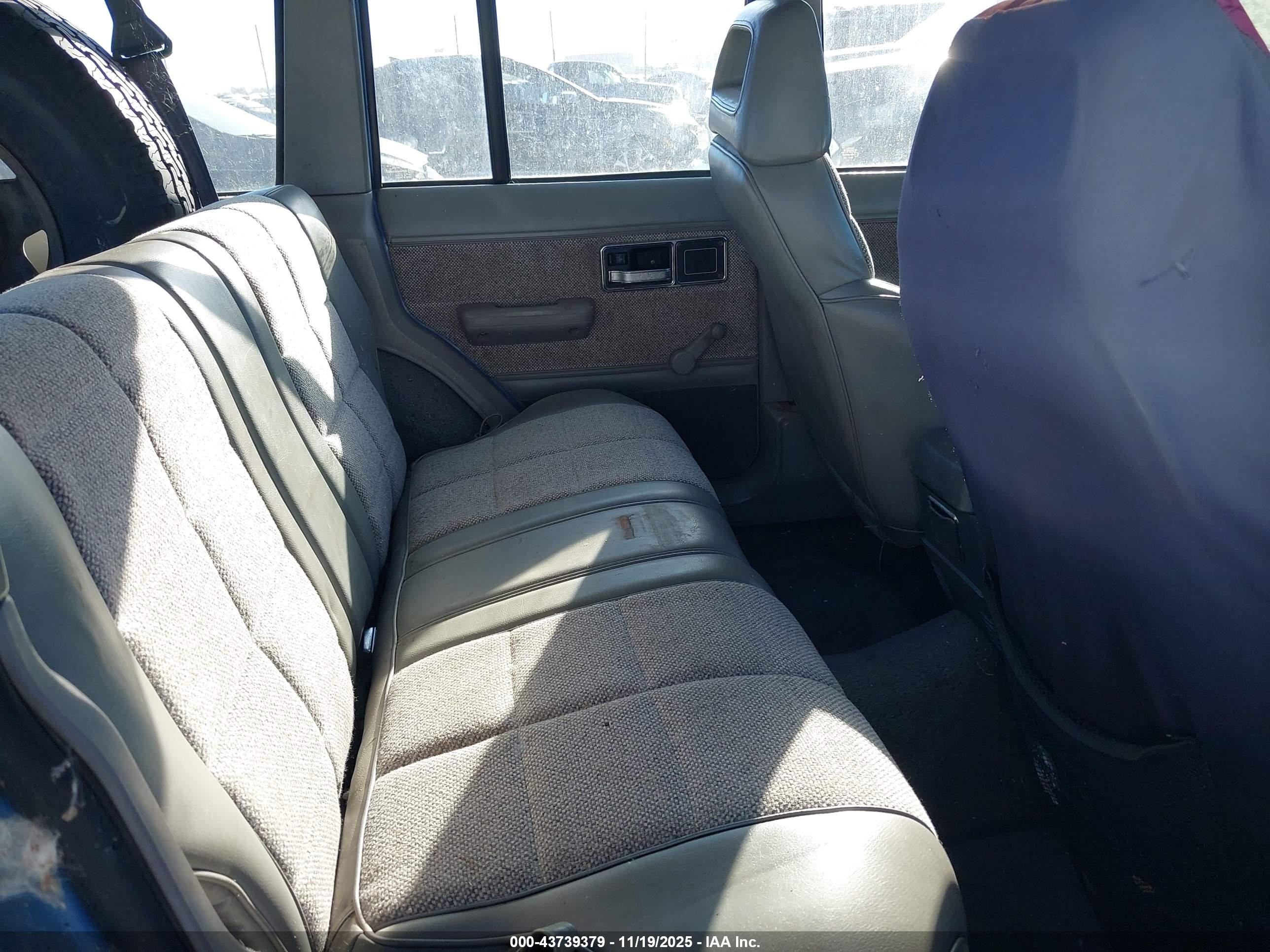JEEP CHEROKEE image 8