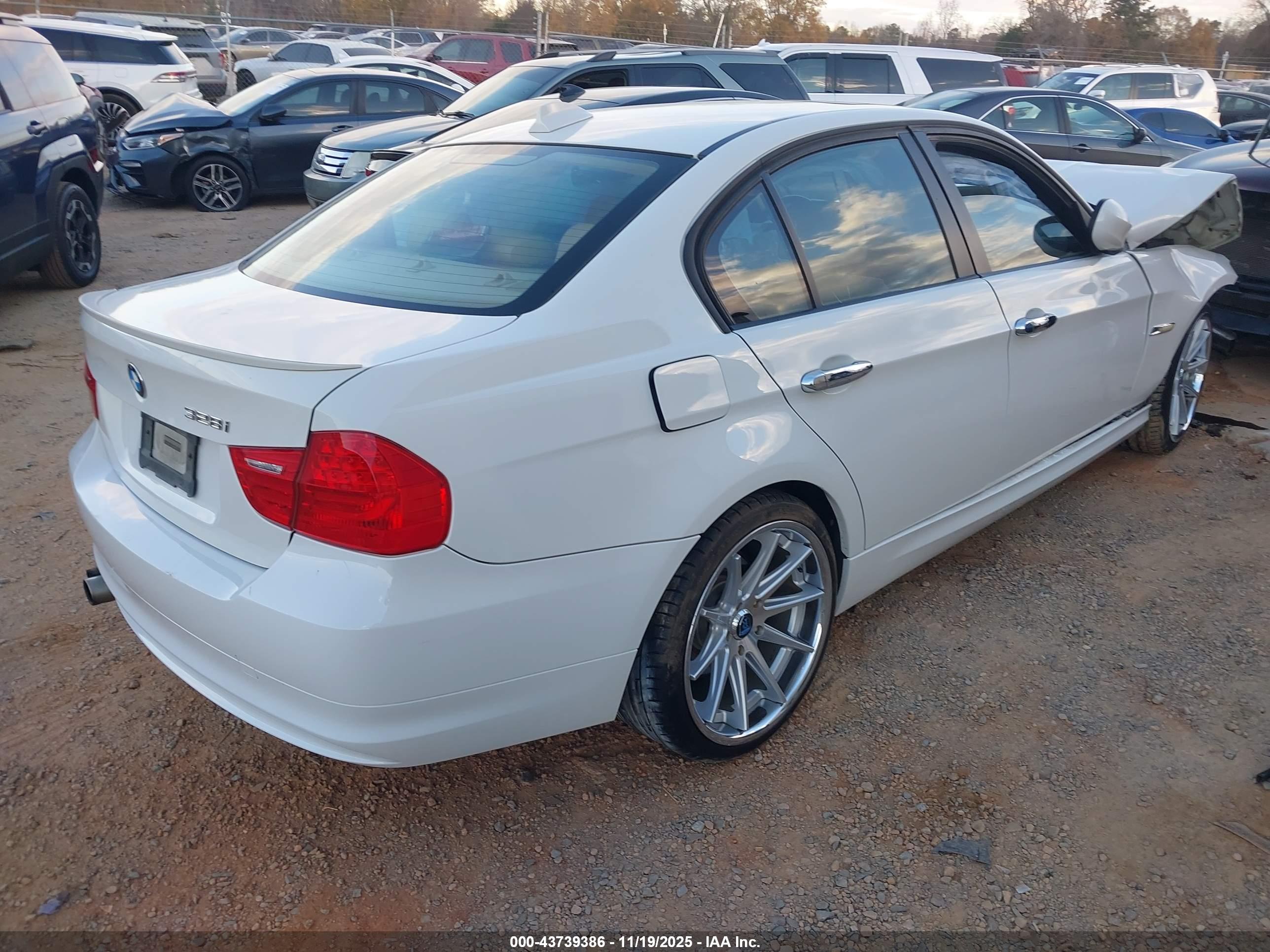 BMW 328I image 4
