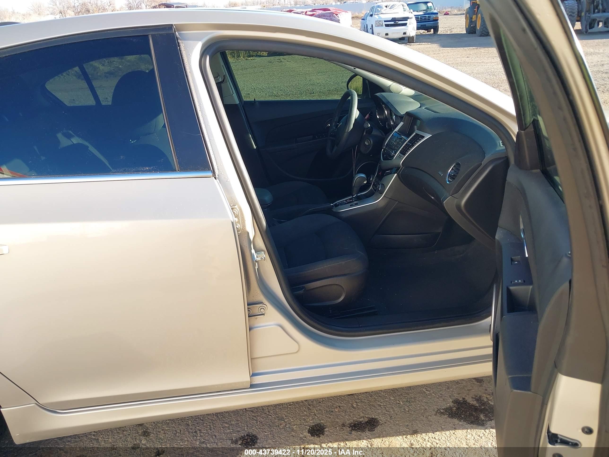 CHEVROLET CRUZE image 5